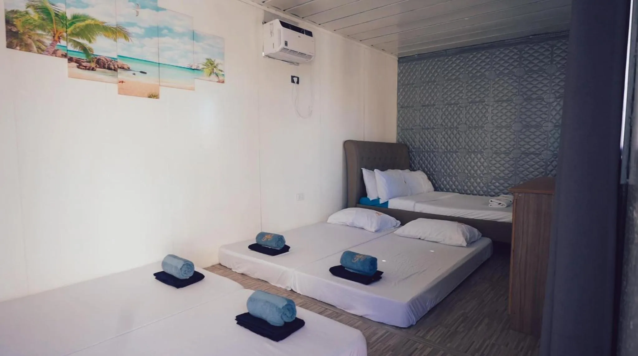 Photo of the whole room, Bed in A&A of the North