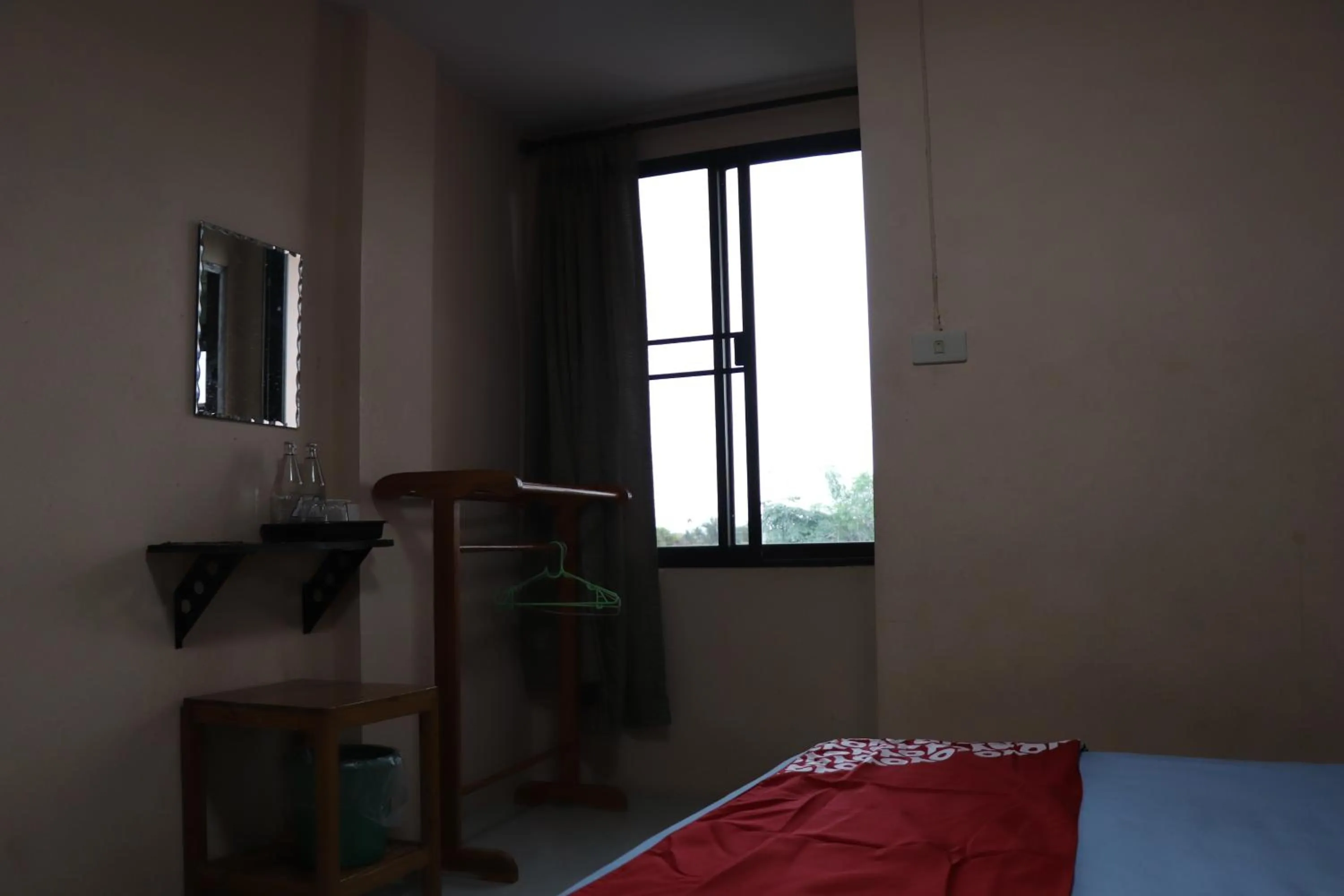 Bedroom in OYO 75408 Tipsiri Place