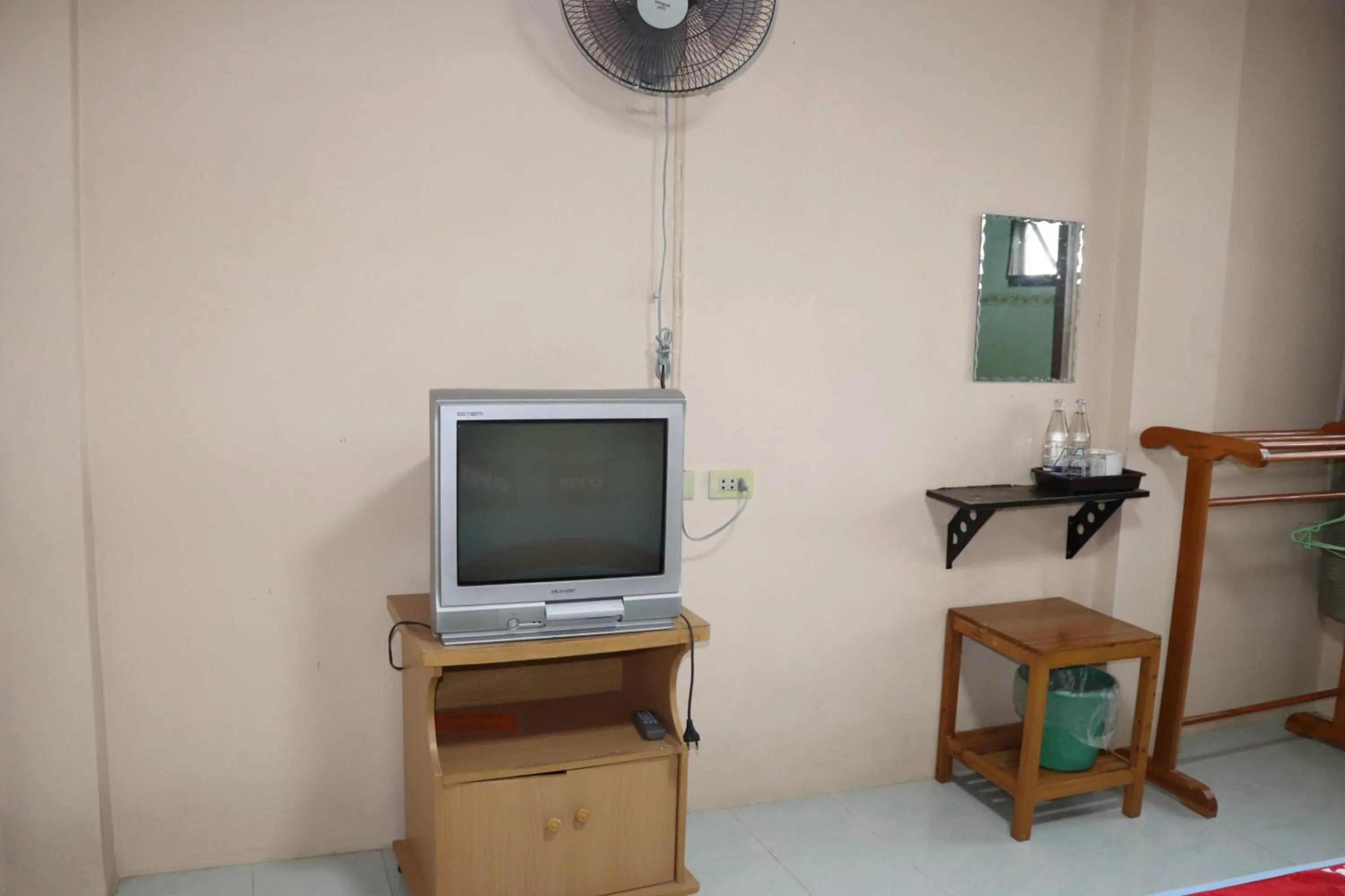 Bedroom in OYO 75408 Tipsiri Place