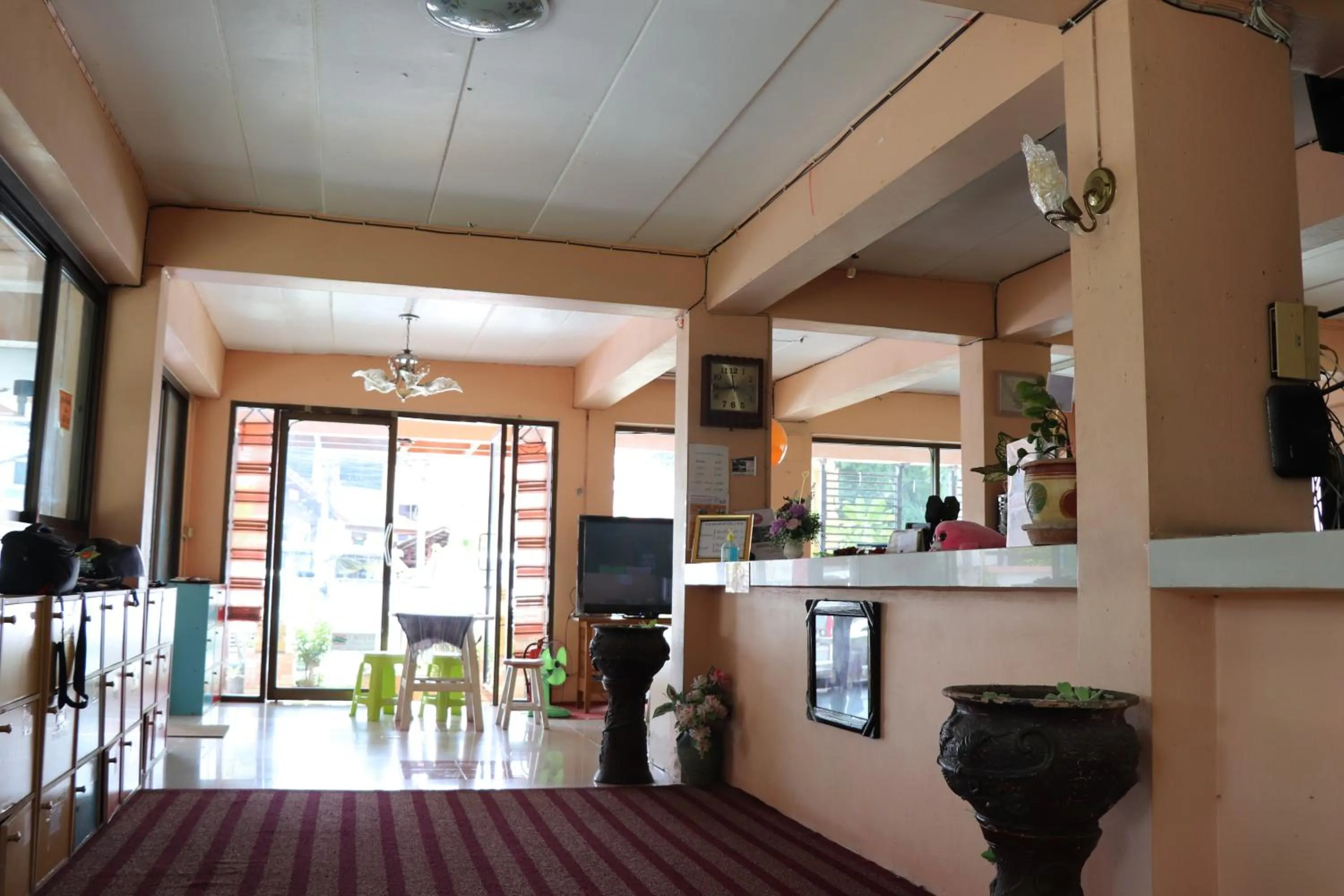 Lobby or reception in OYO 75408 Tipsiri Place