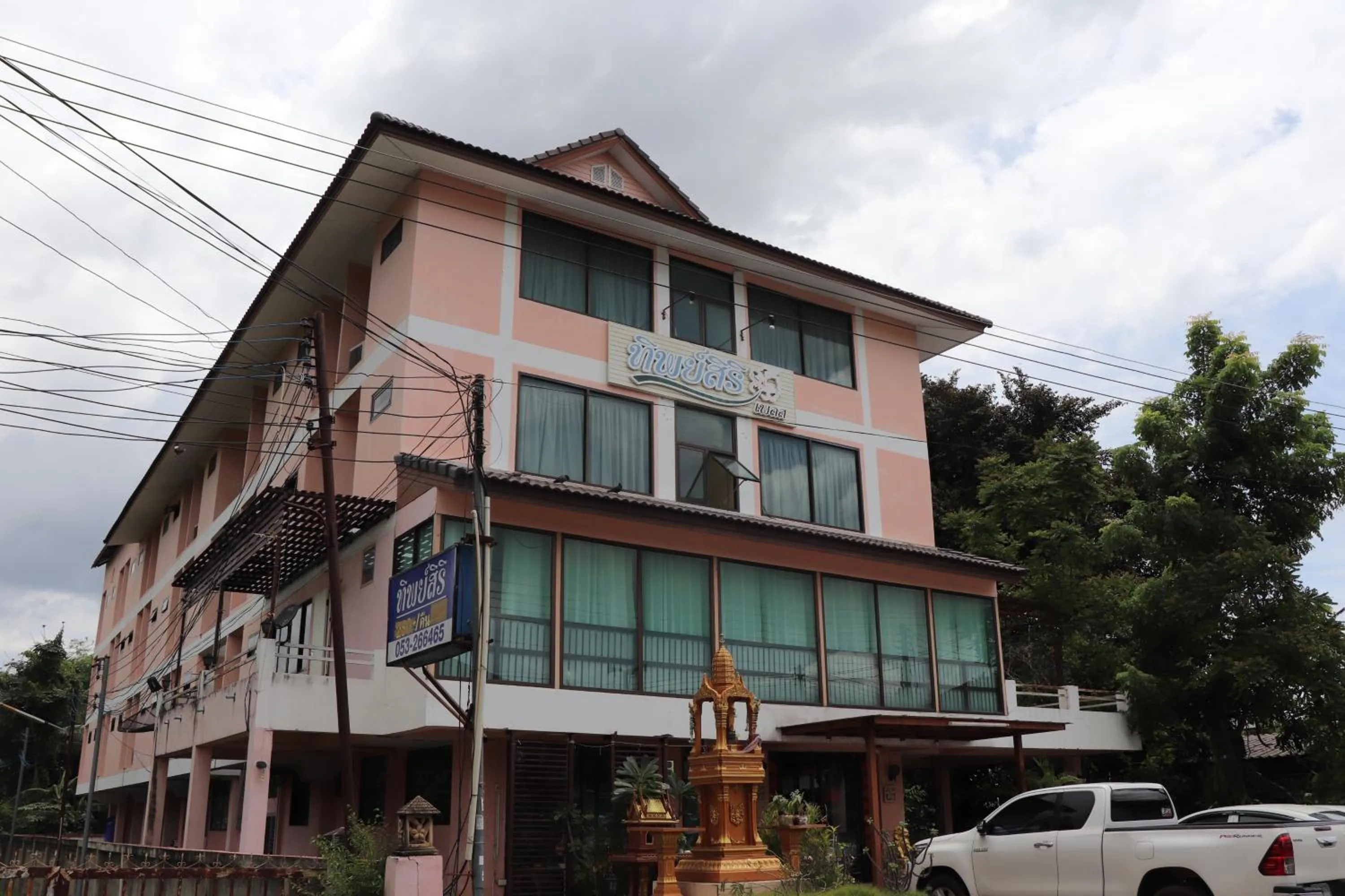 Facade/entrance in OYO 75408 Tipsiri Place