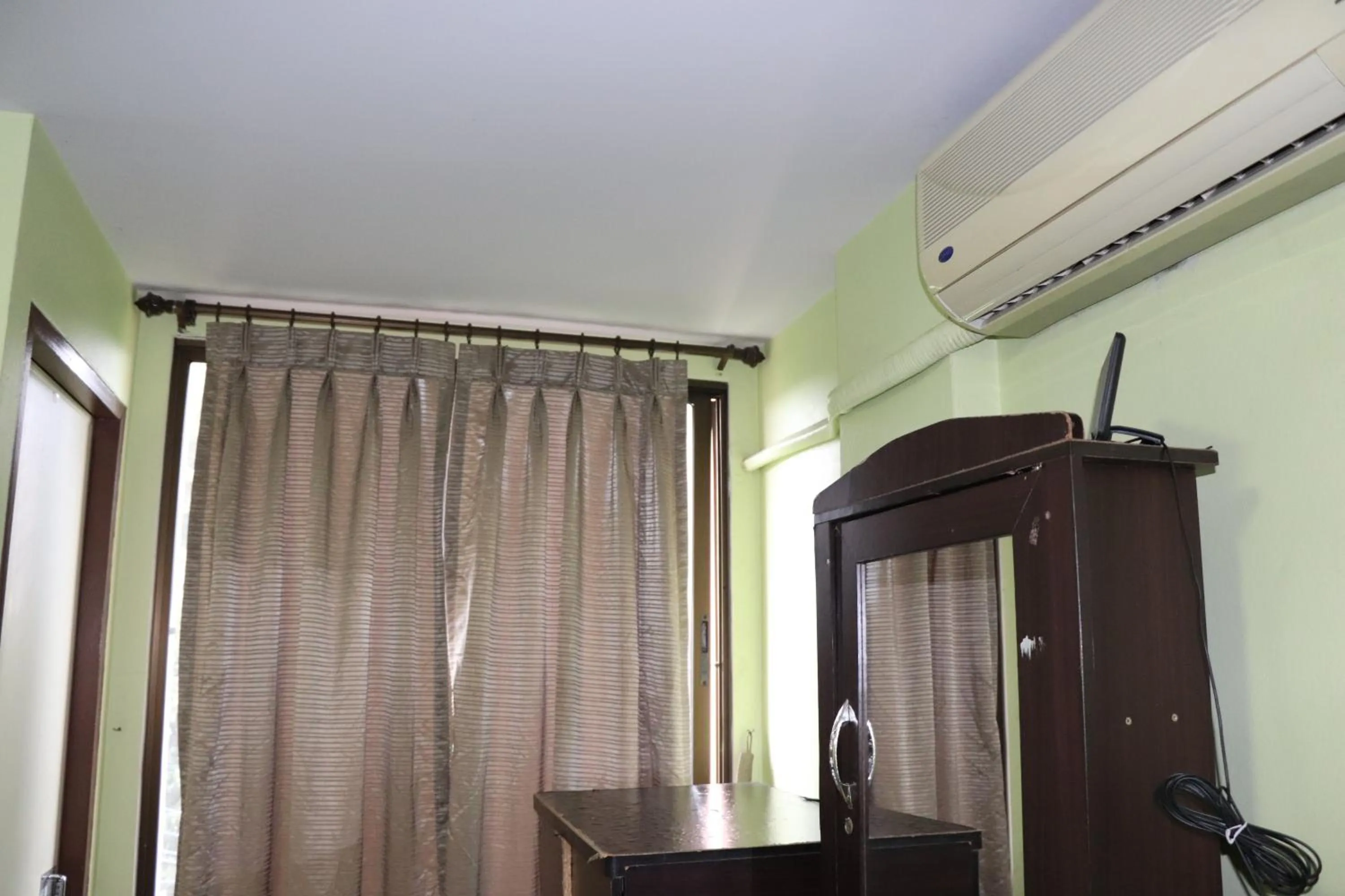 Bedroom in OYO 75408 Tipsiri Place