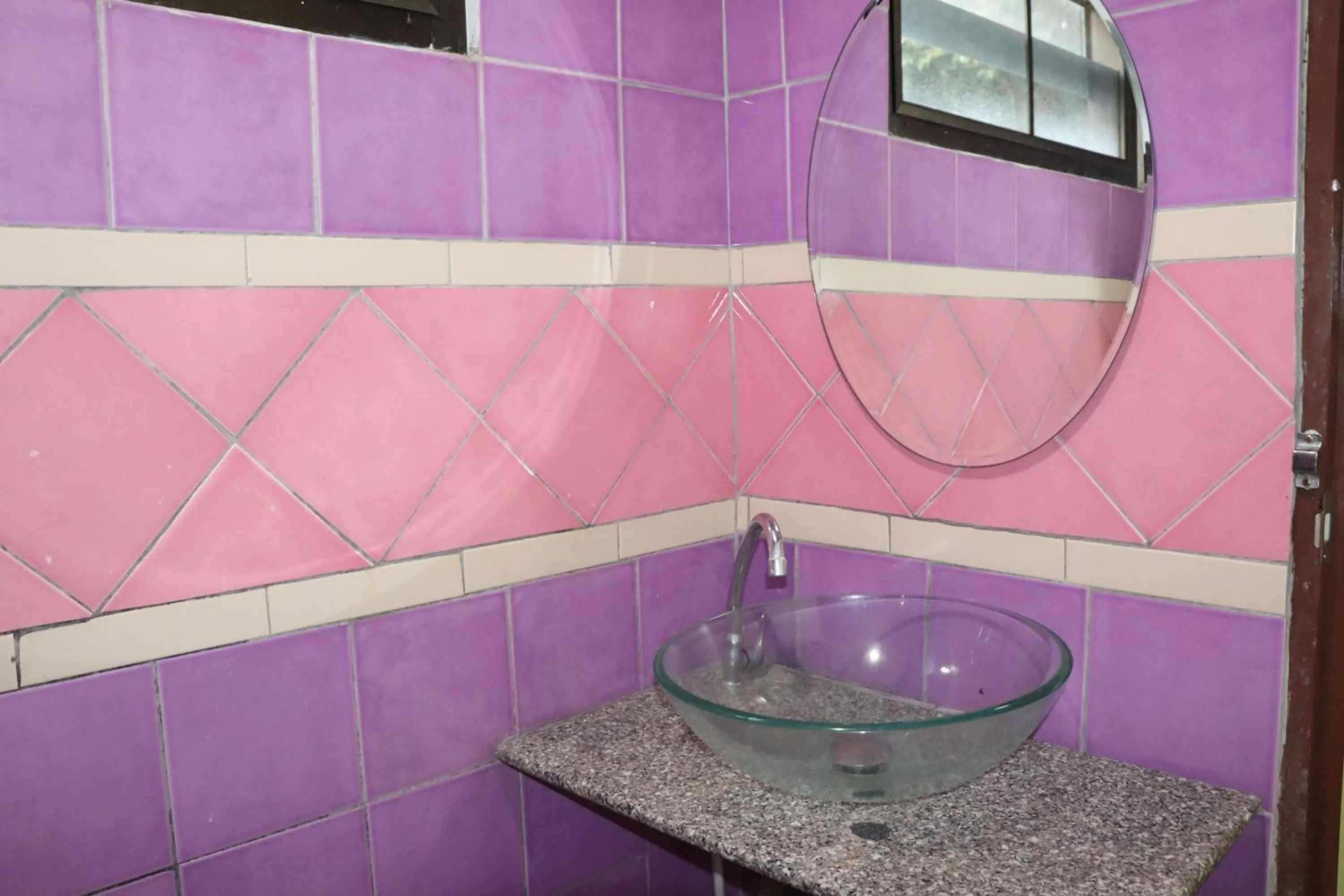 Bathroom in OYO 75408 Tipsiri Place