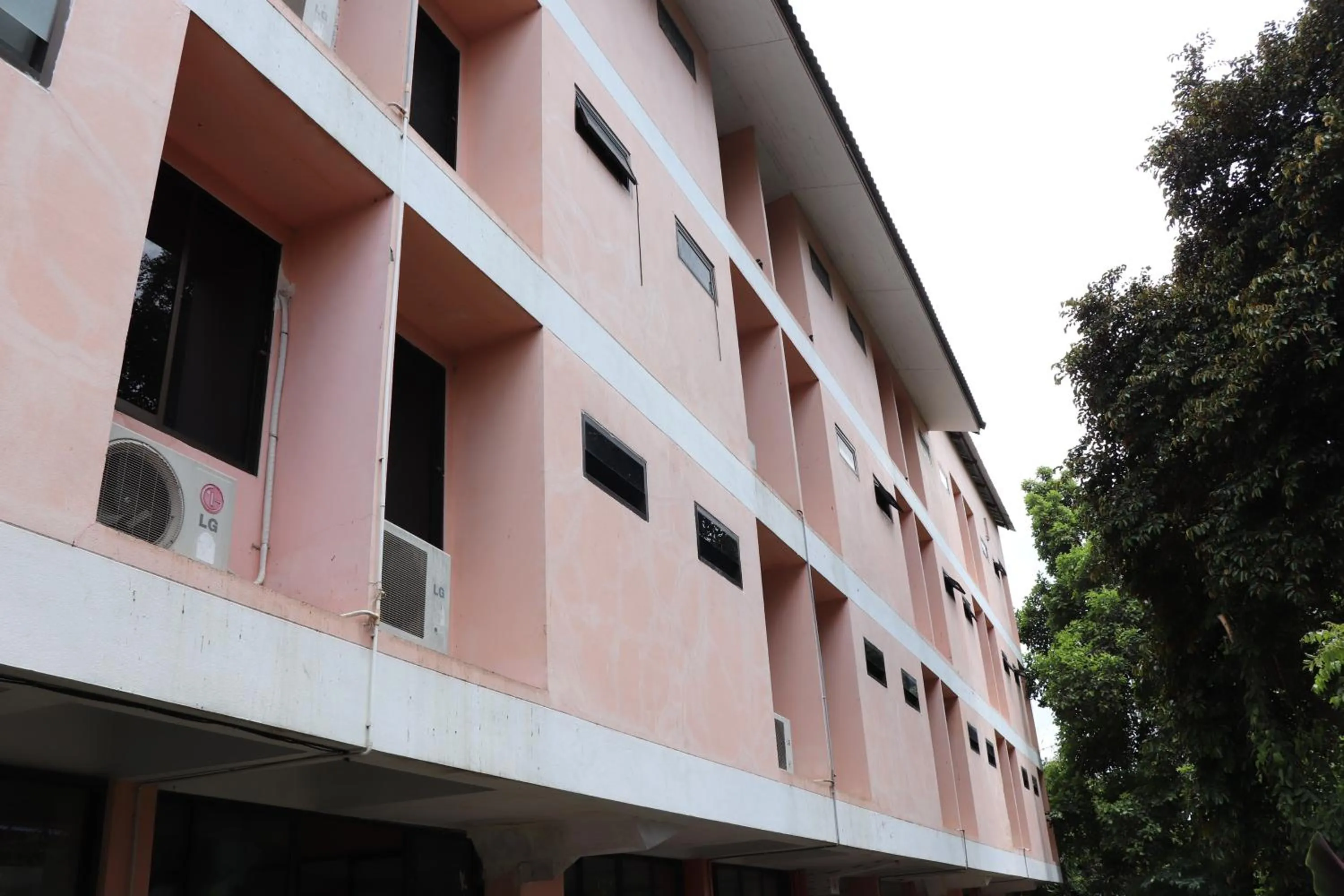 Facade/entrance in OYO 75408 Tipsiri Place