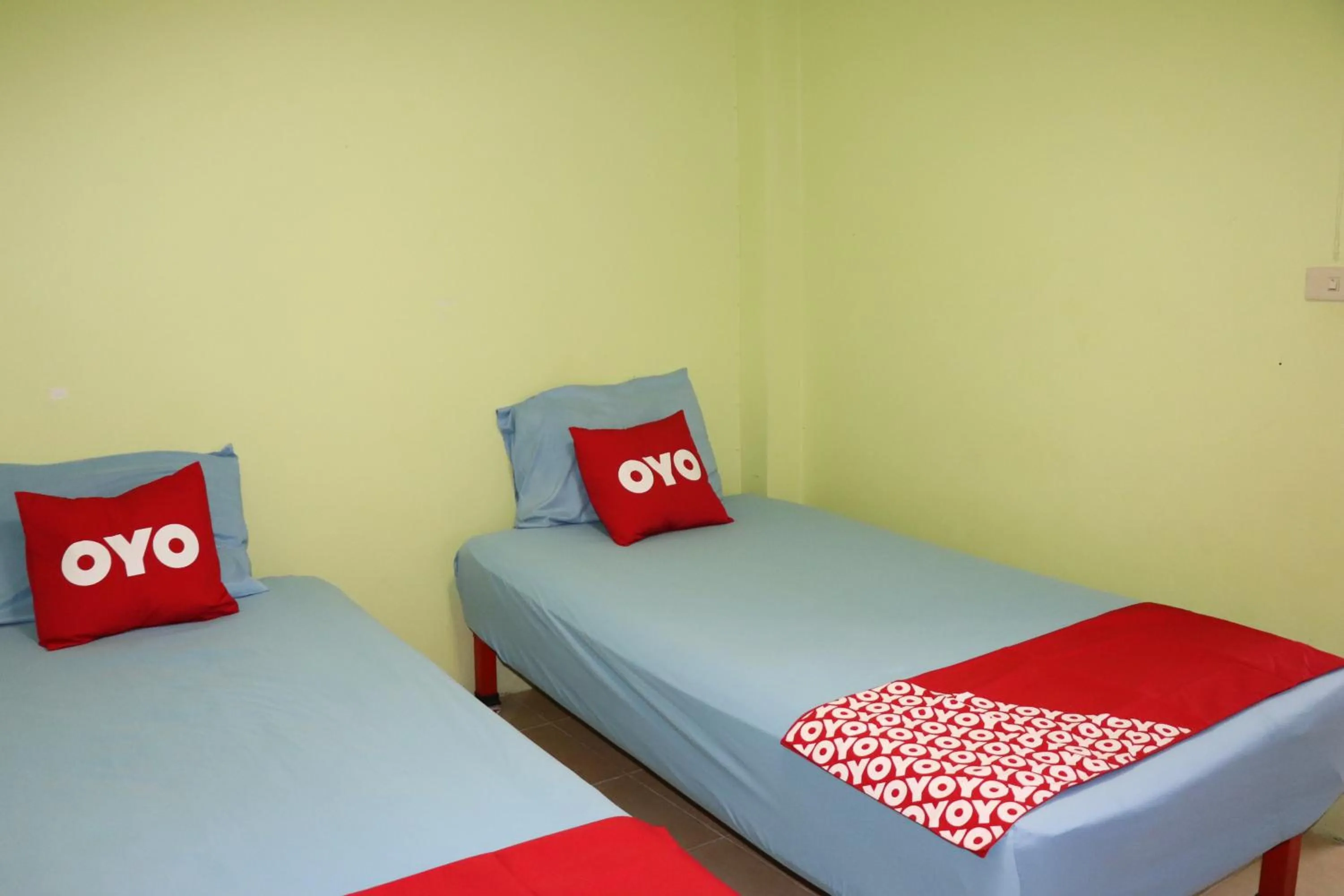 Standard Twin Room in OYO 75408 Tipsiri Place