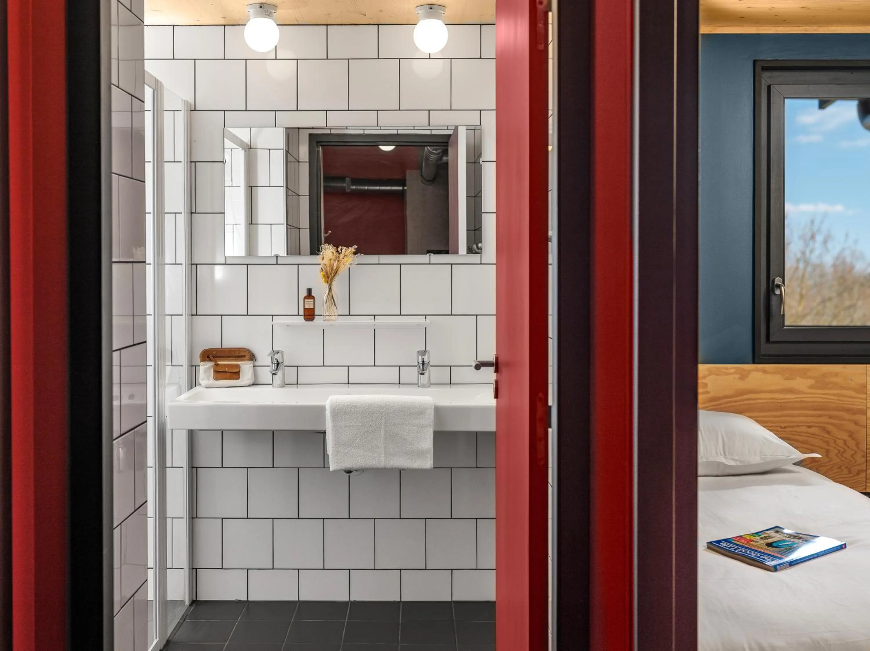 Shower in Eklo Hotels Lyon