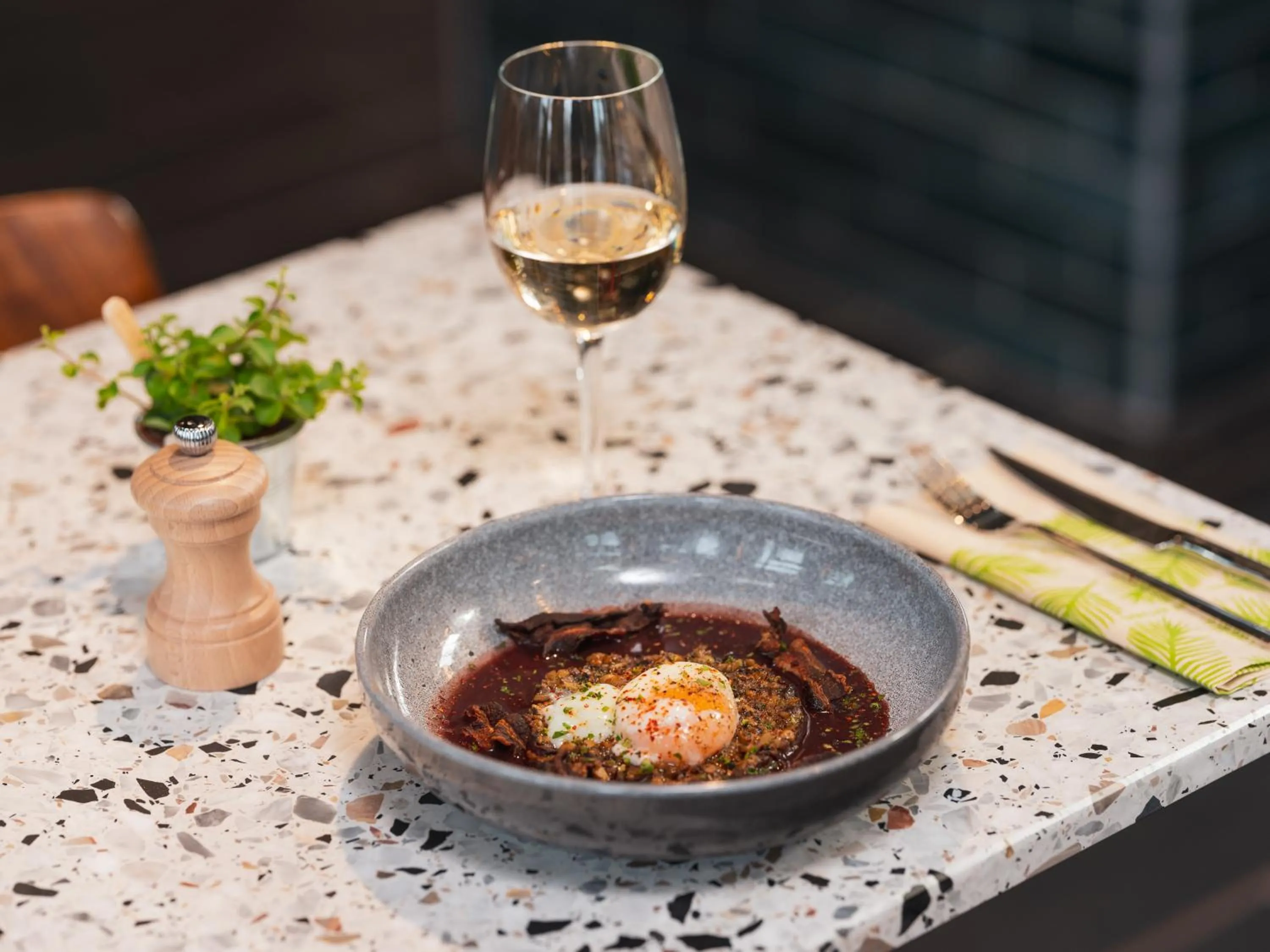 Restaurant/places to eat in Eklo Hotels Lyon