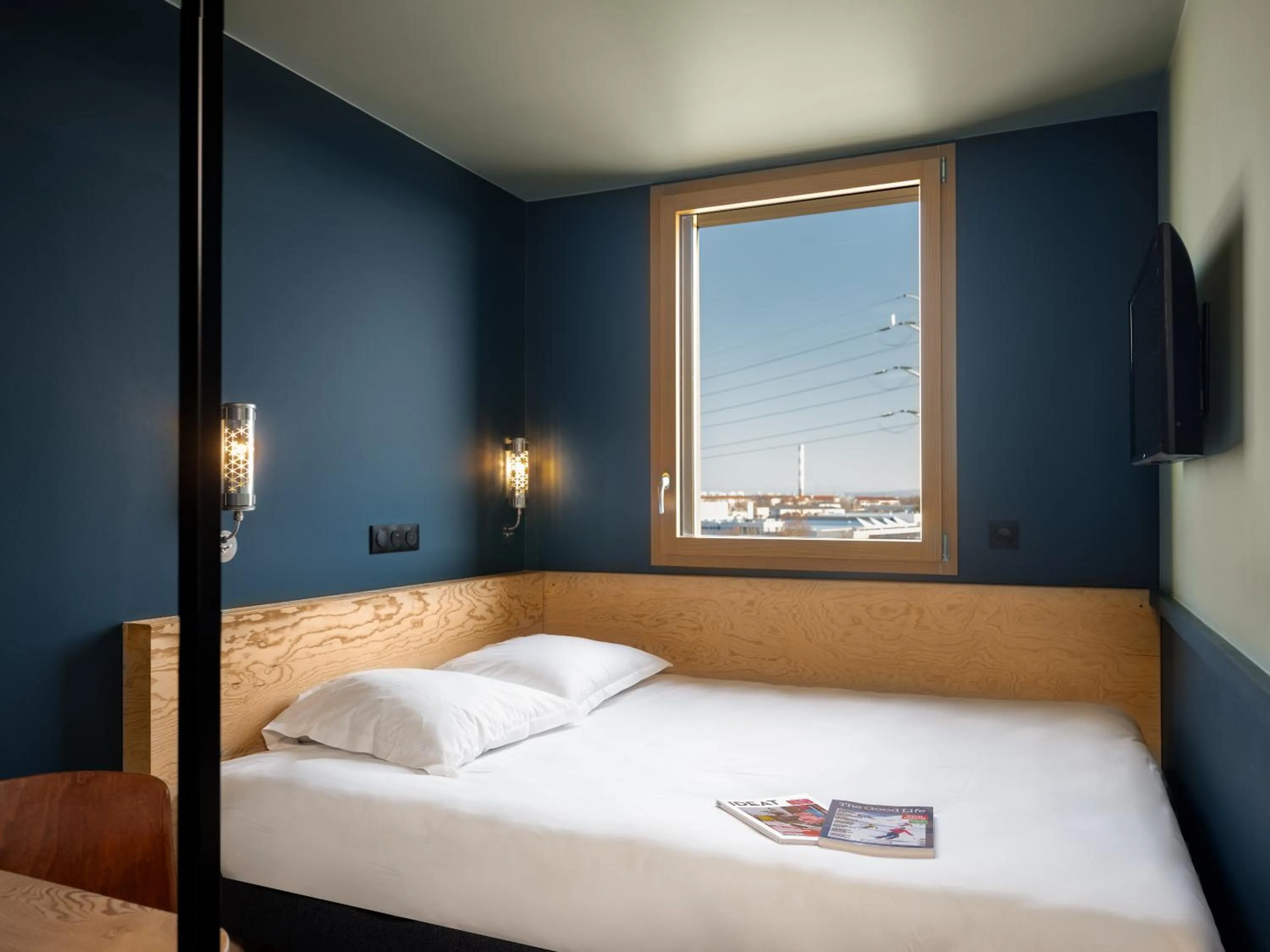 Bedroom, Bed in Eklo Hotels Lyon