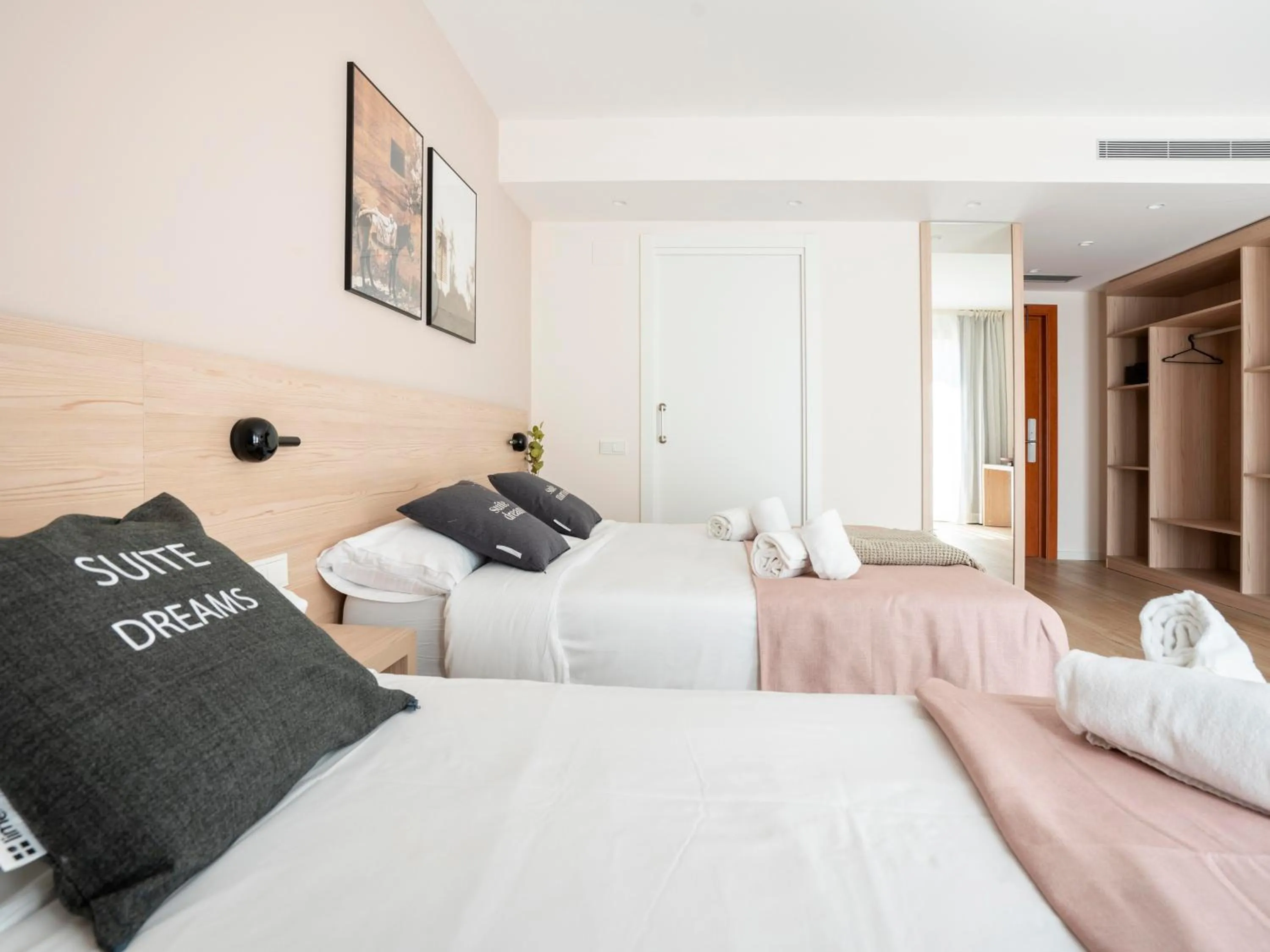 Bed in Limehome Barcelona Carrer de Besalú 82