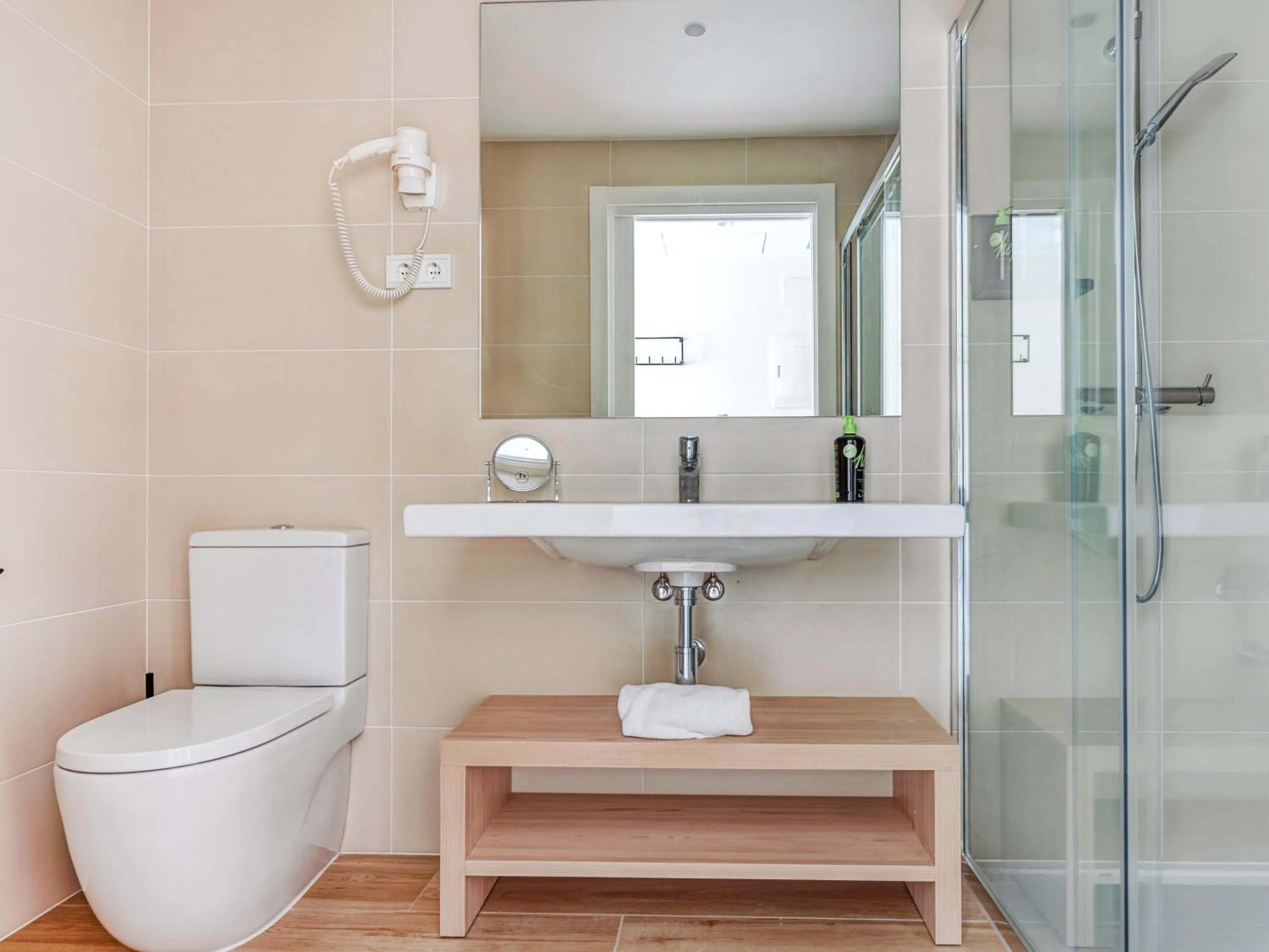 Bathroom in Limehome Barcelona Carrer de Besalú 82