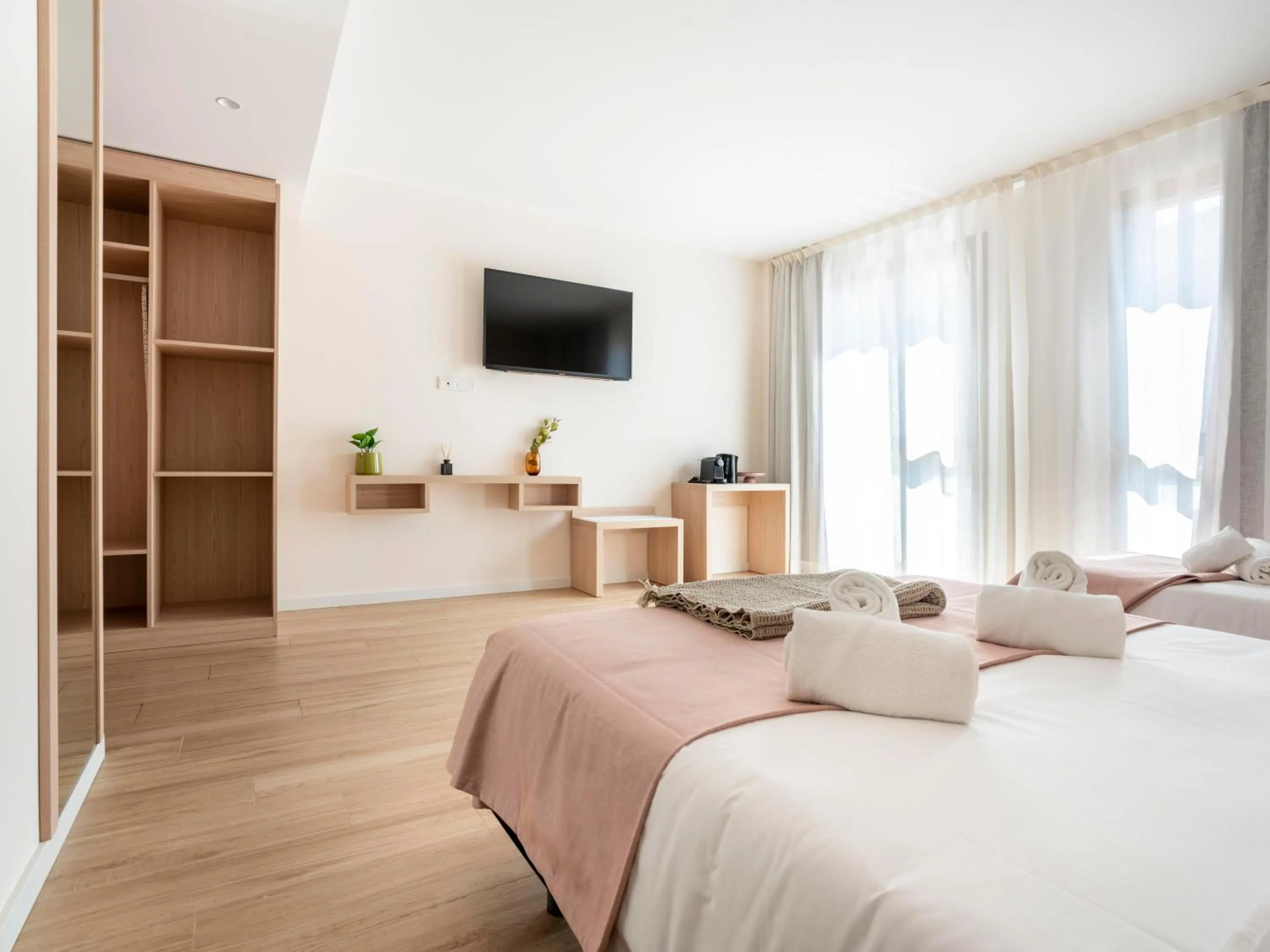 Bed in Limehome Barcelona Carrer de Besalú 82