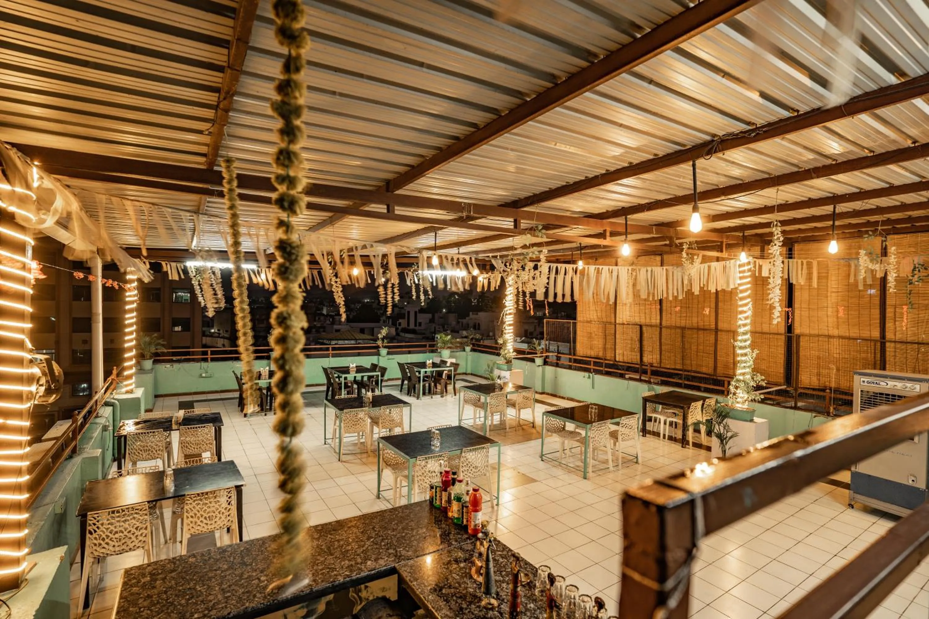 Restaurant/places to eat in Hotel Naman