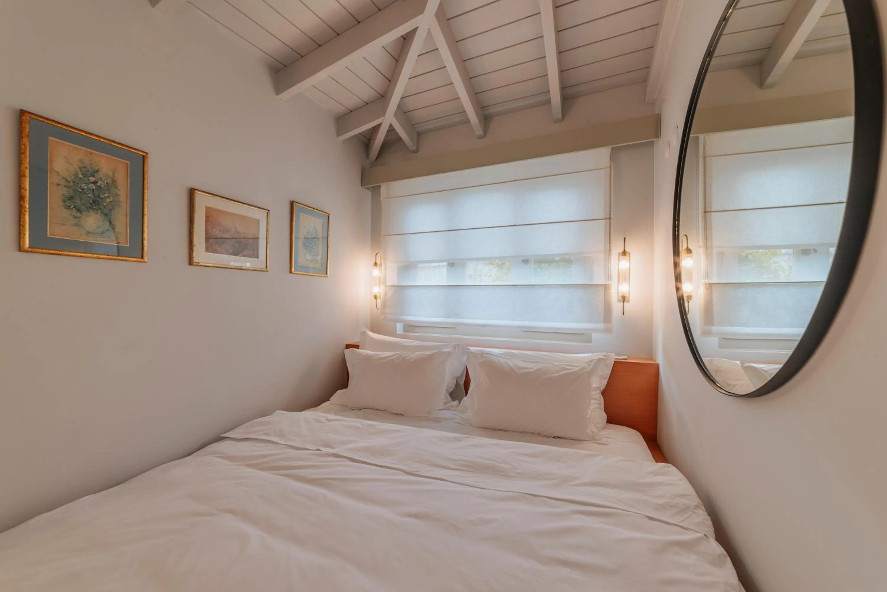 Bed in Karargah Urla