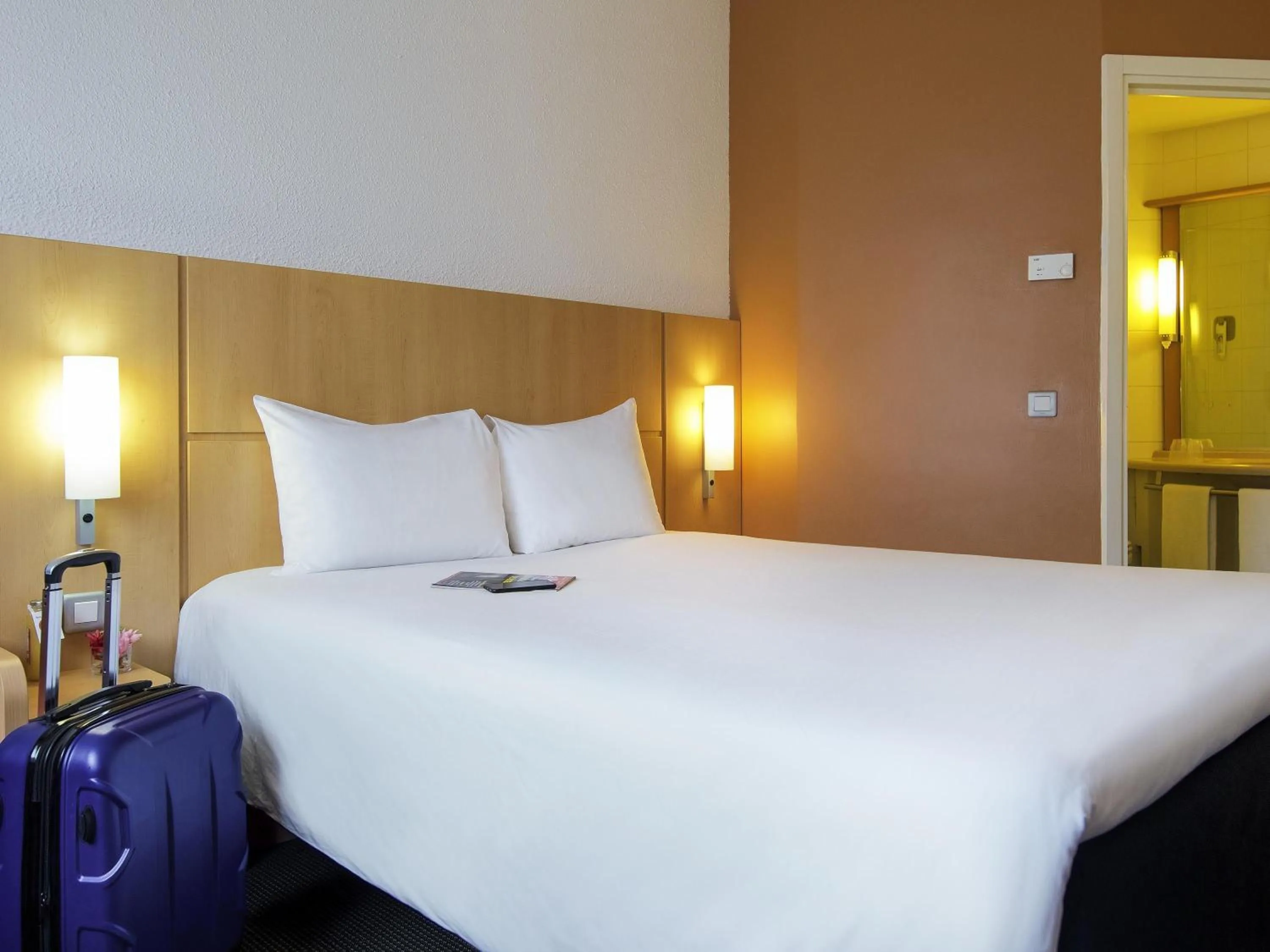 Bedroom, Bed in Ibis Cotonou