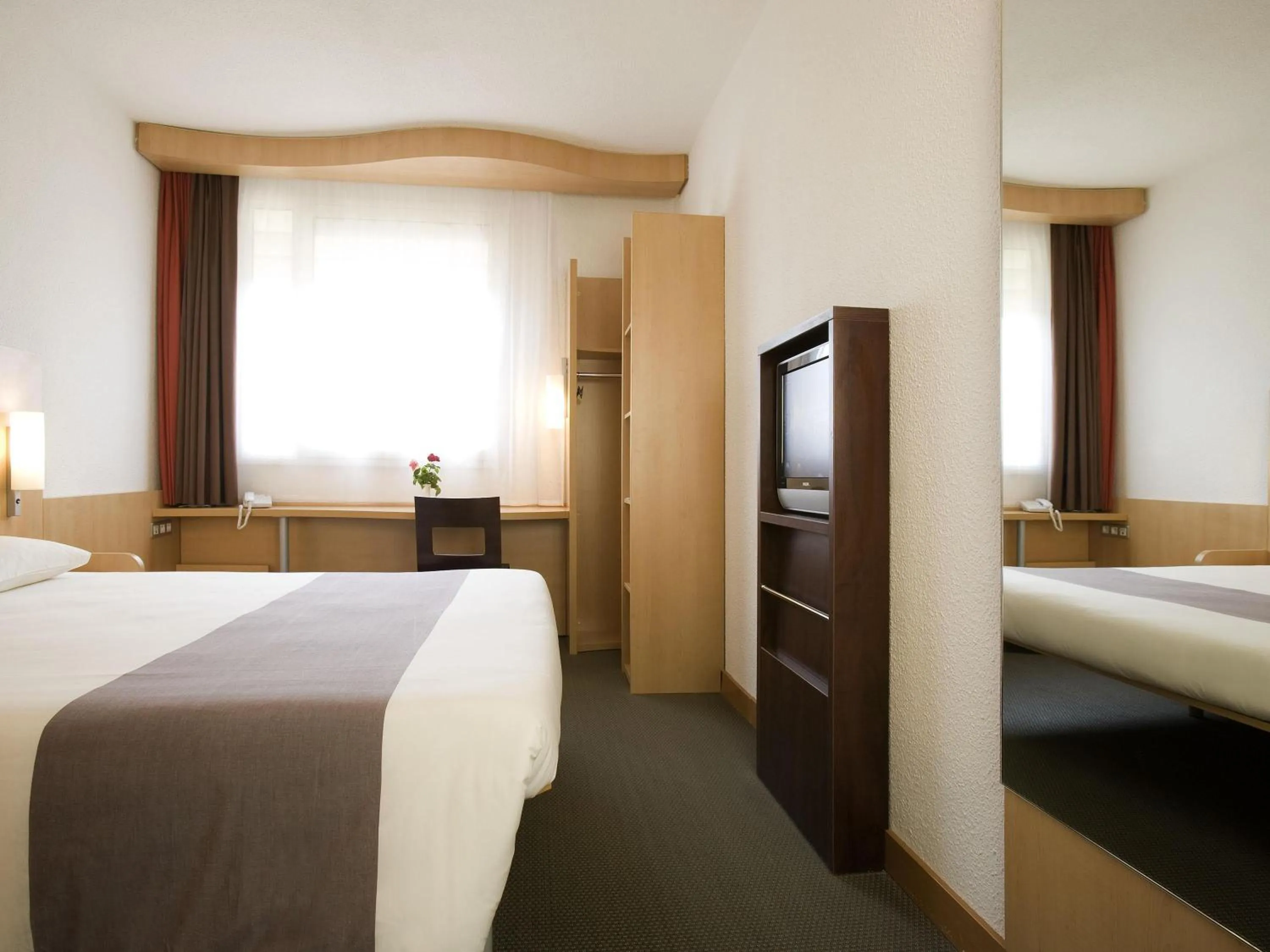 Bedroom, Bed in Ibis Cotonou