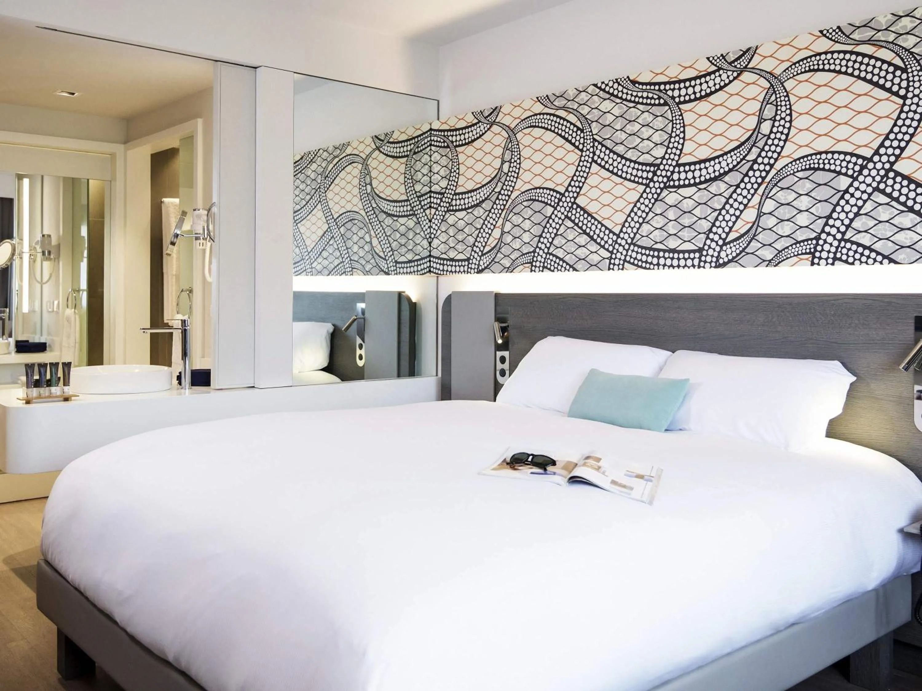 Bedroom in Novotel Cotonou Orisha