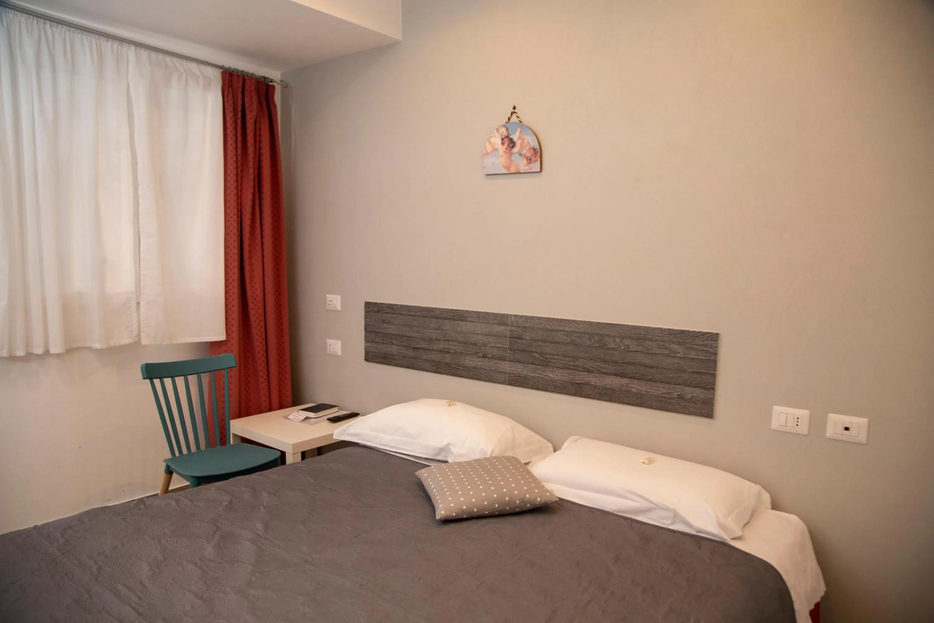 Bedroom, Bed in Leon D'Oro