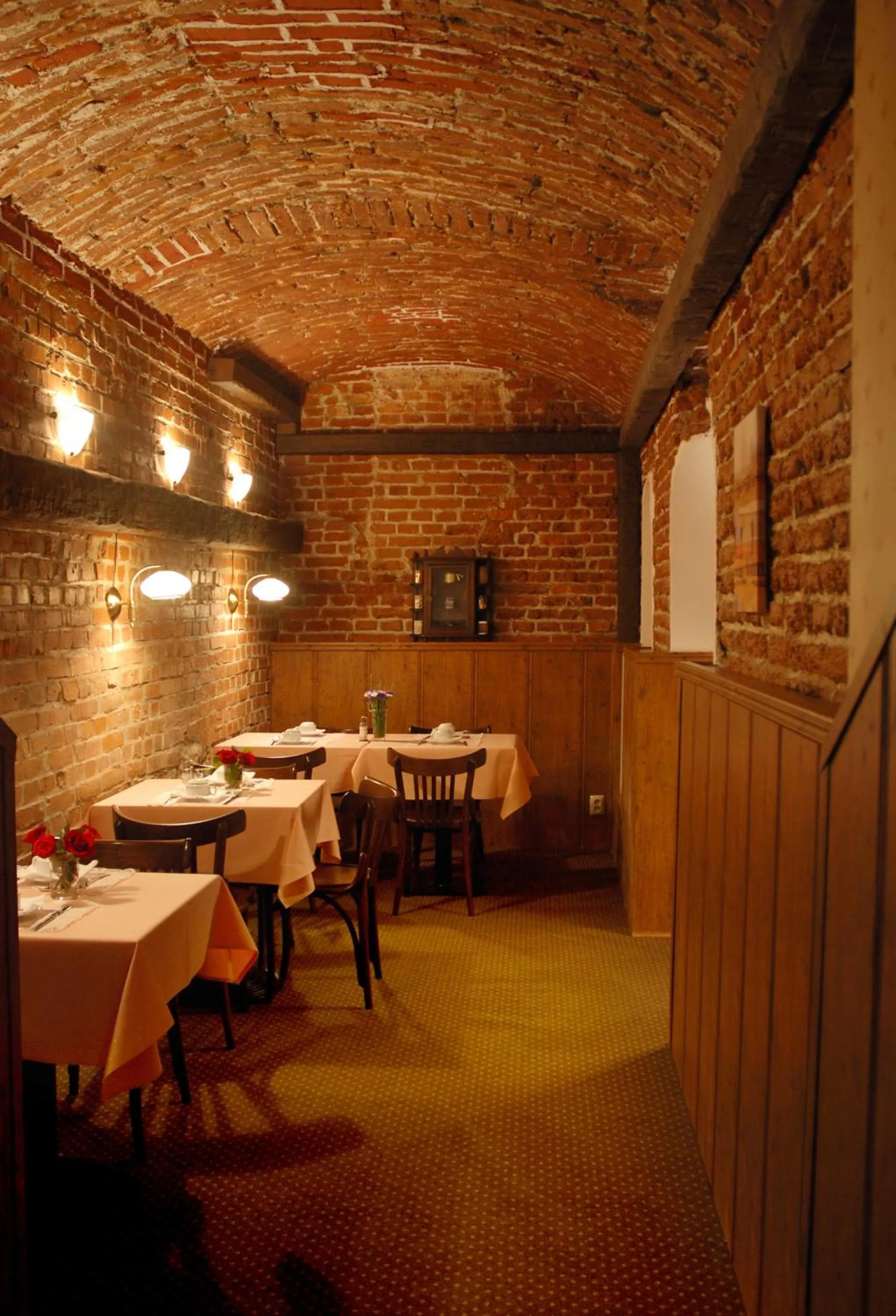 Restaurant/places to eat in Dom Casimi