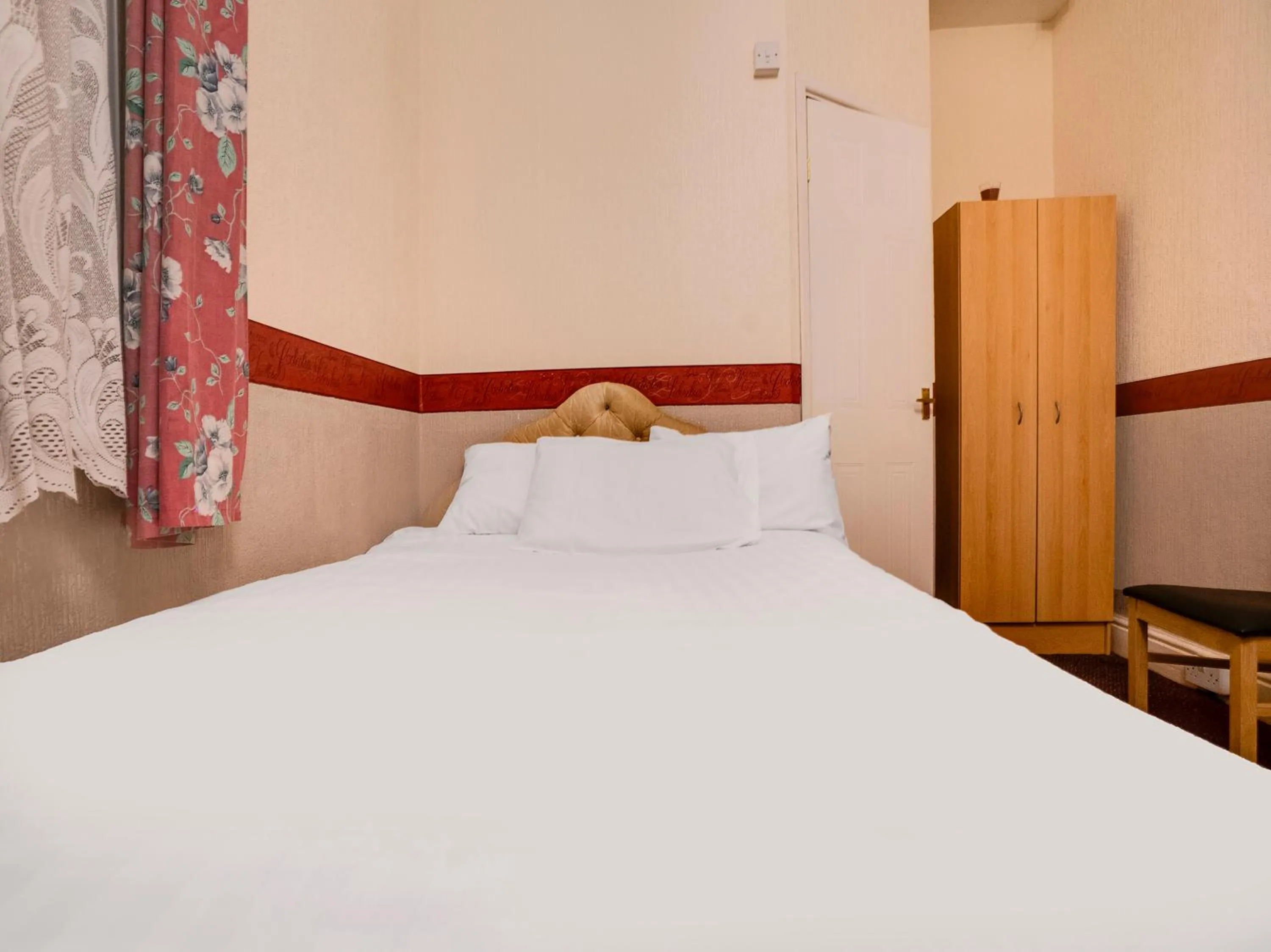 Standard Quadruple Room in Chesterton Hotel, Blackpool South Shore