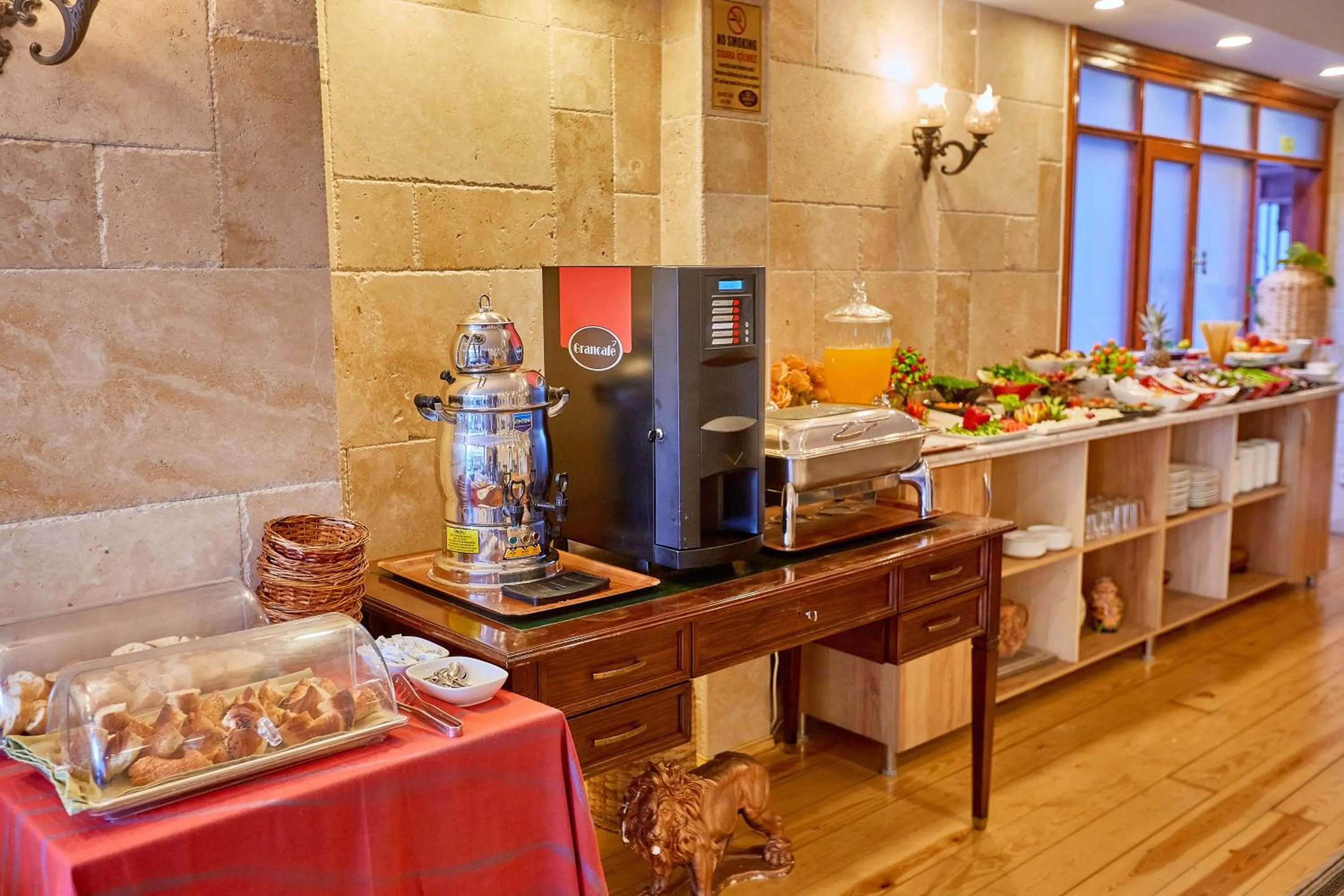 Restaurant/places to eat in Ardey Hotel