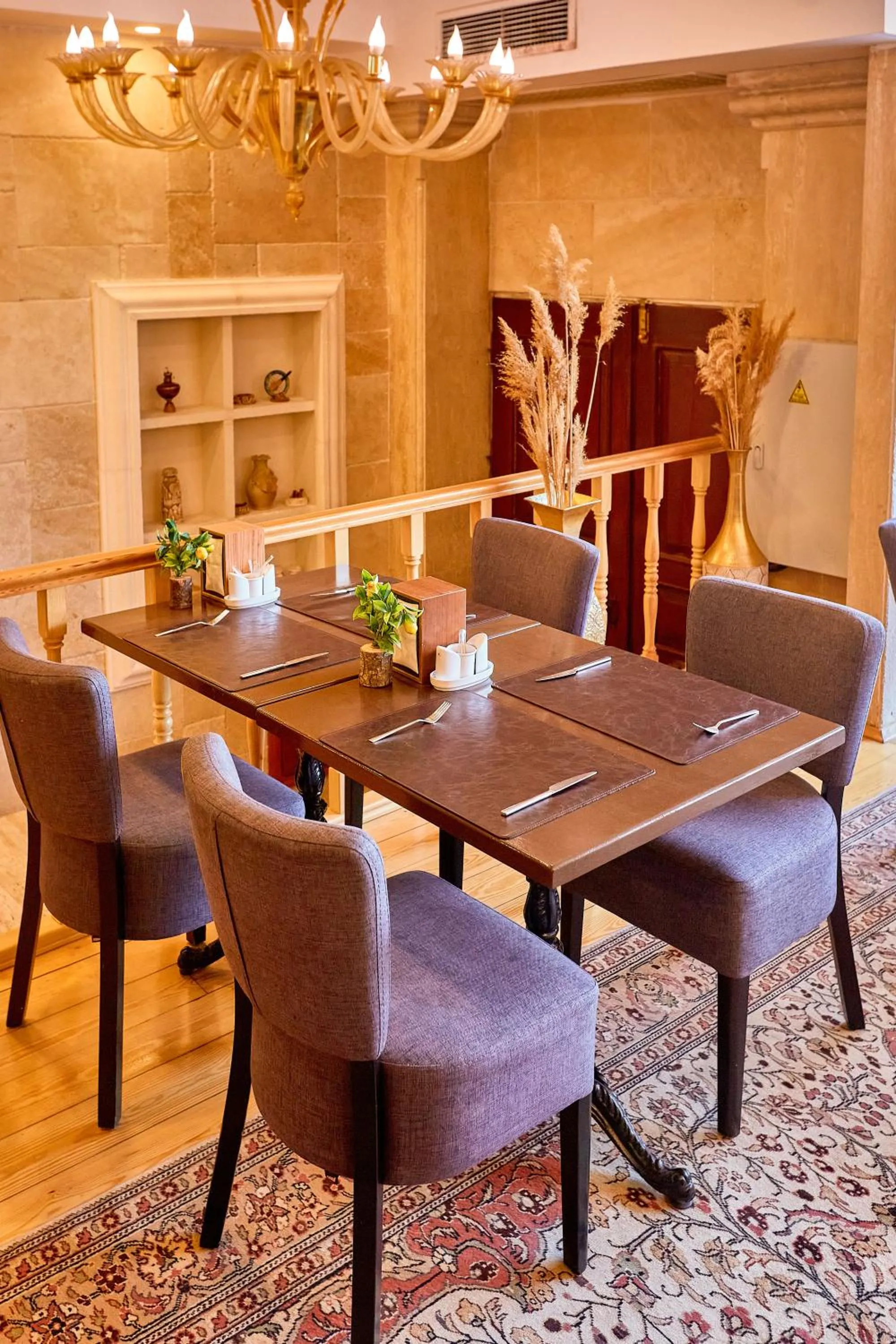 Restaurant/places to eat in Ardey Hotel