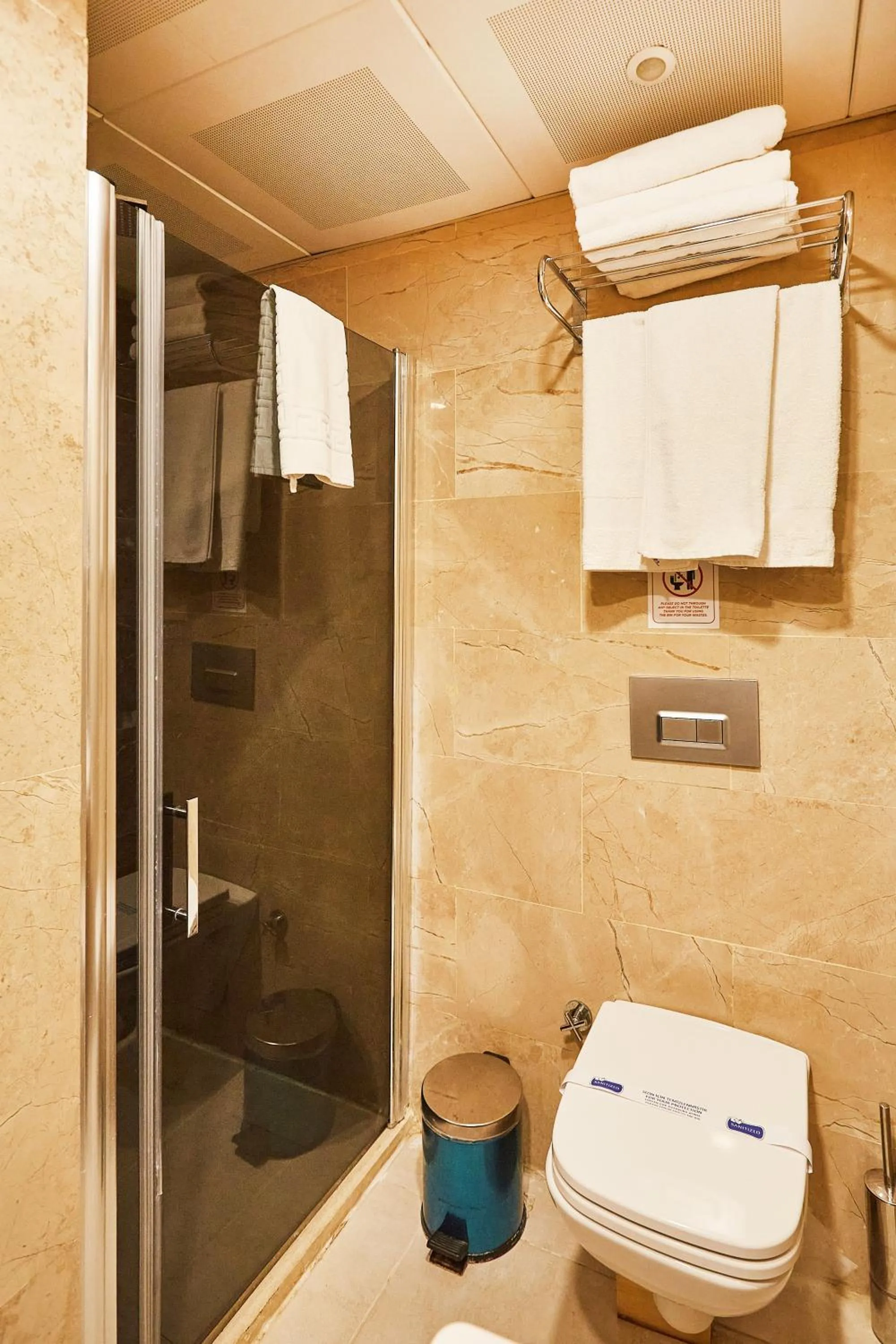 Bathroom in Ardey Hotel