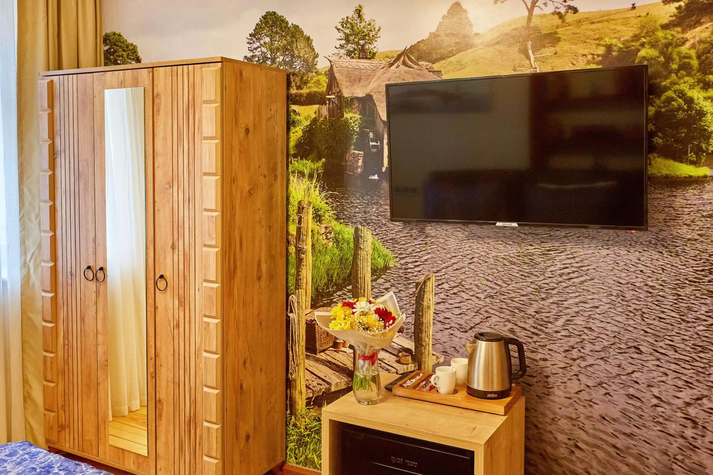 Communal lounge/ TV room in Ardey Hotel