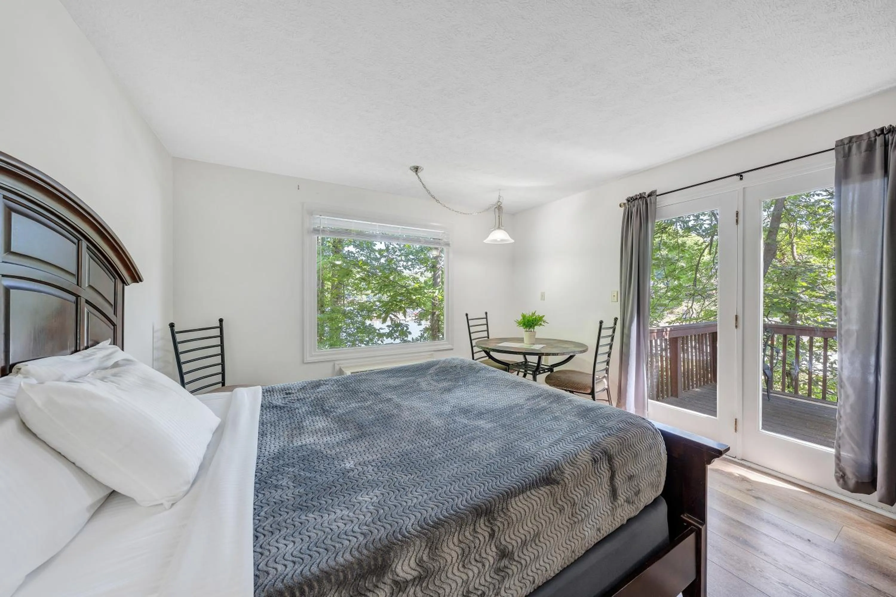 Bed in Halesford Harbour Resort - Smith Mountain Lake