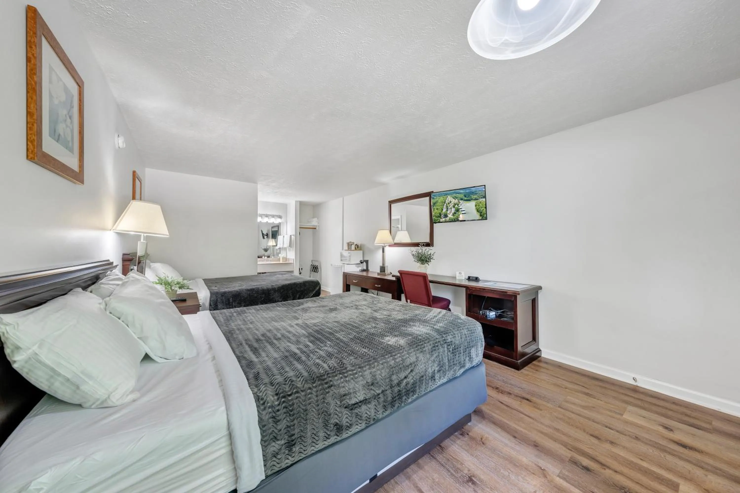 Bedroom, Bed in Halesford Harbour Resort - Smith Mountain Lake