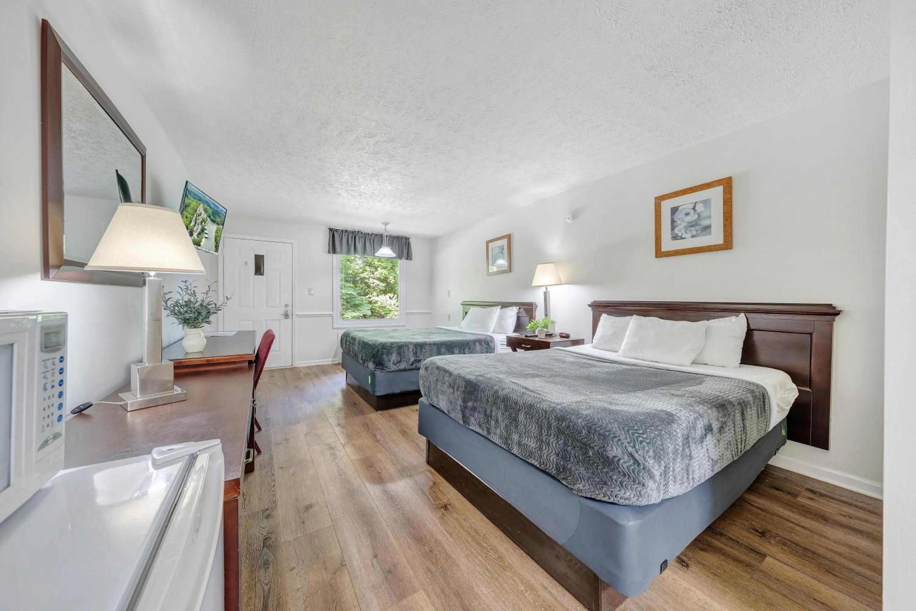 Bedroom, Bed in Halesford Harbour Resort - Smith Mountain Lake