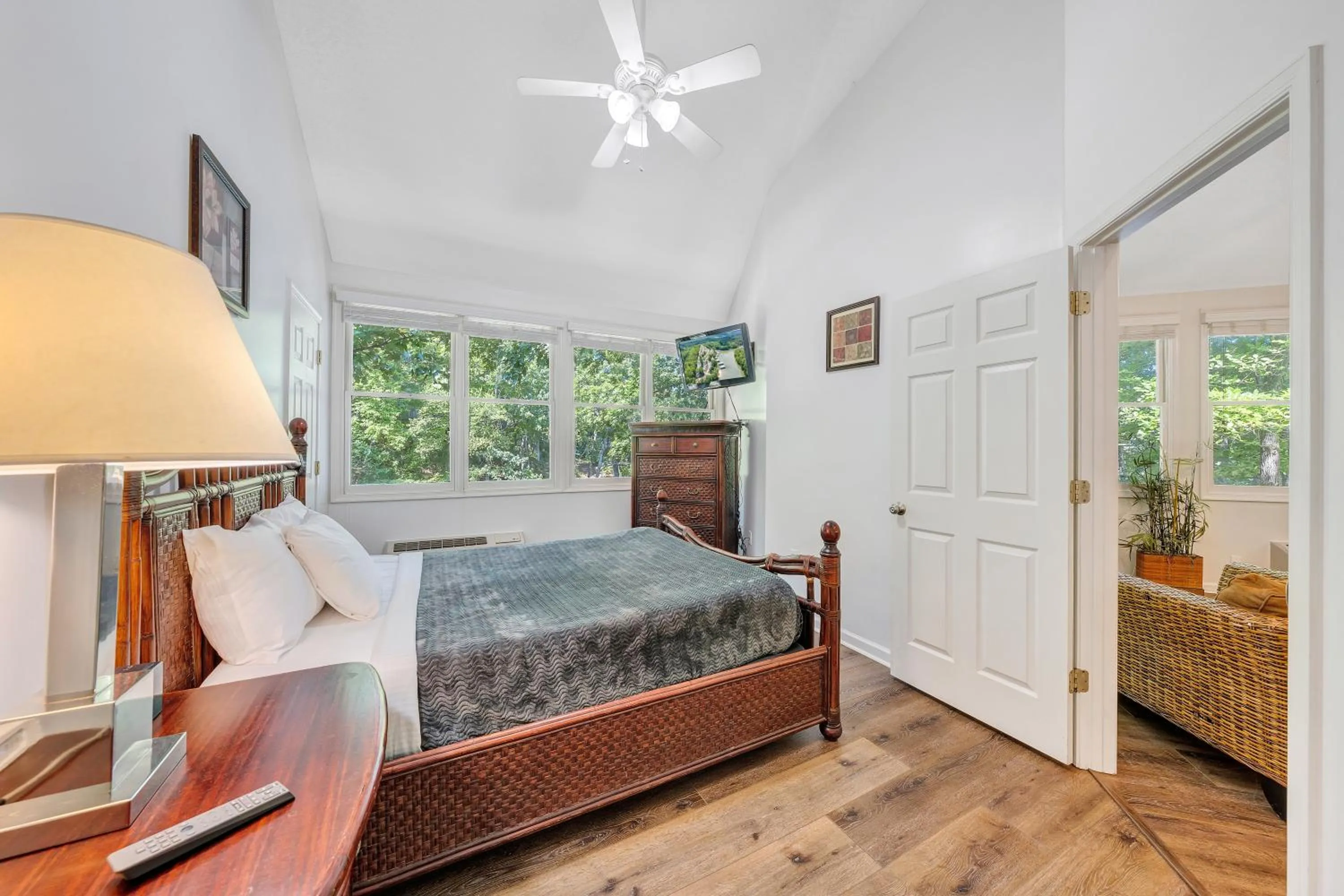 Bedroom, Bed in Halesford Harbour Resort - Smith Mountain Lake