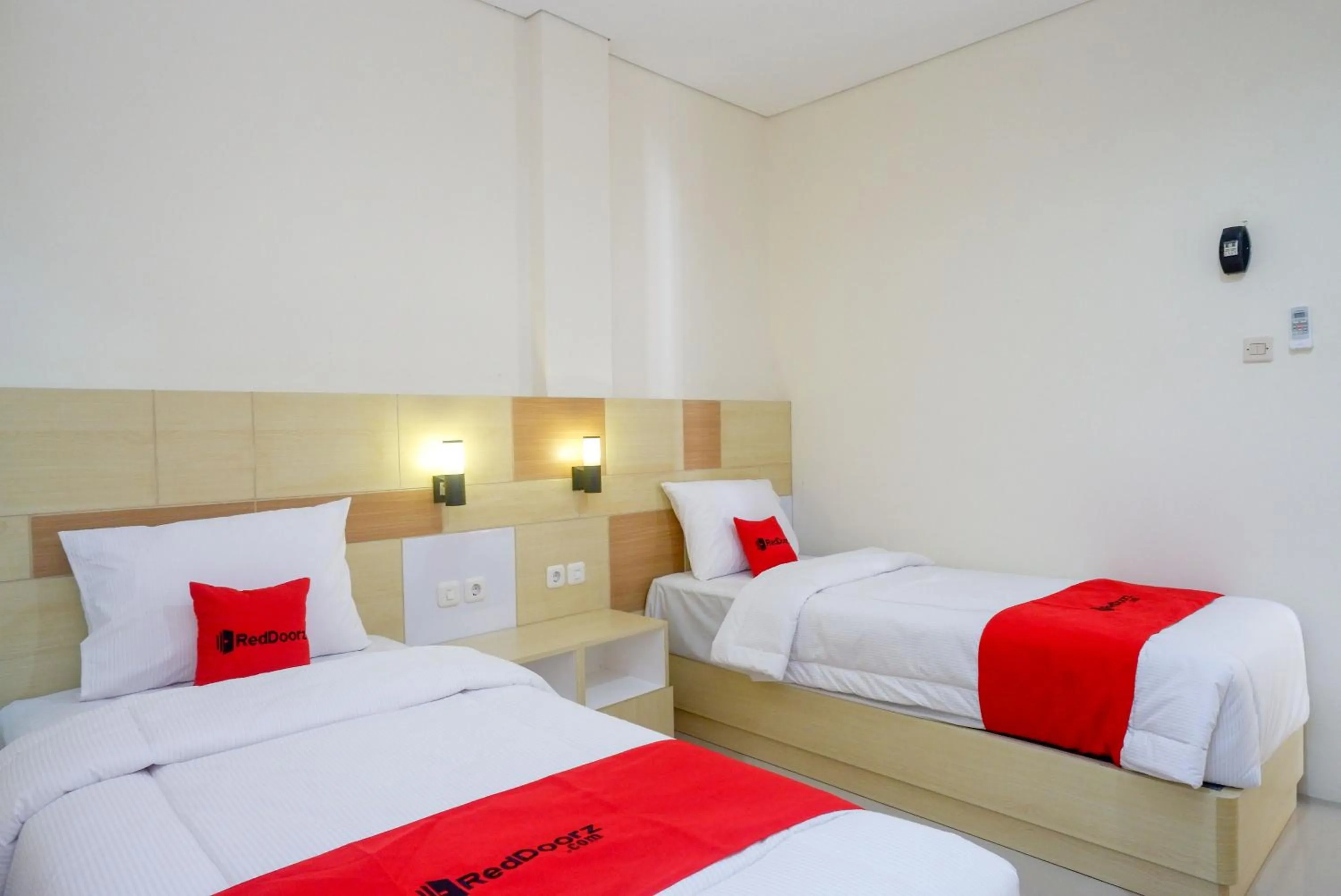 Bedroom, Bed in RedDoorz Plus near Pasar Gede Solo