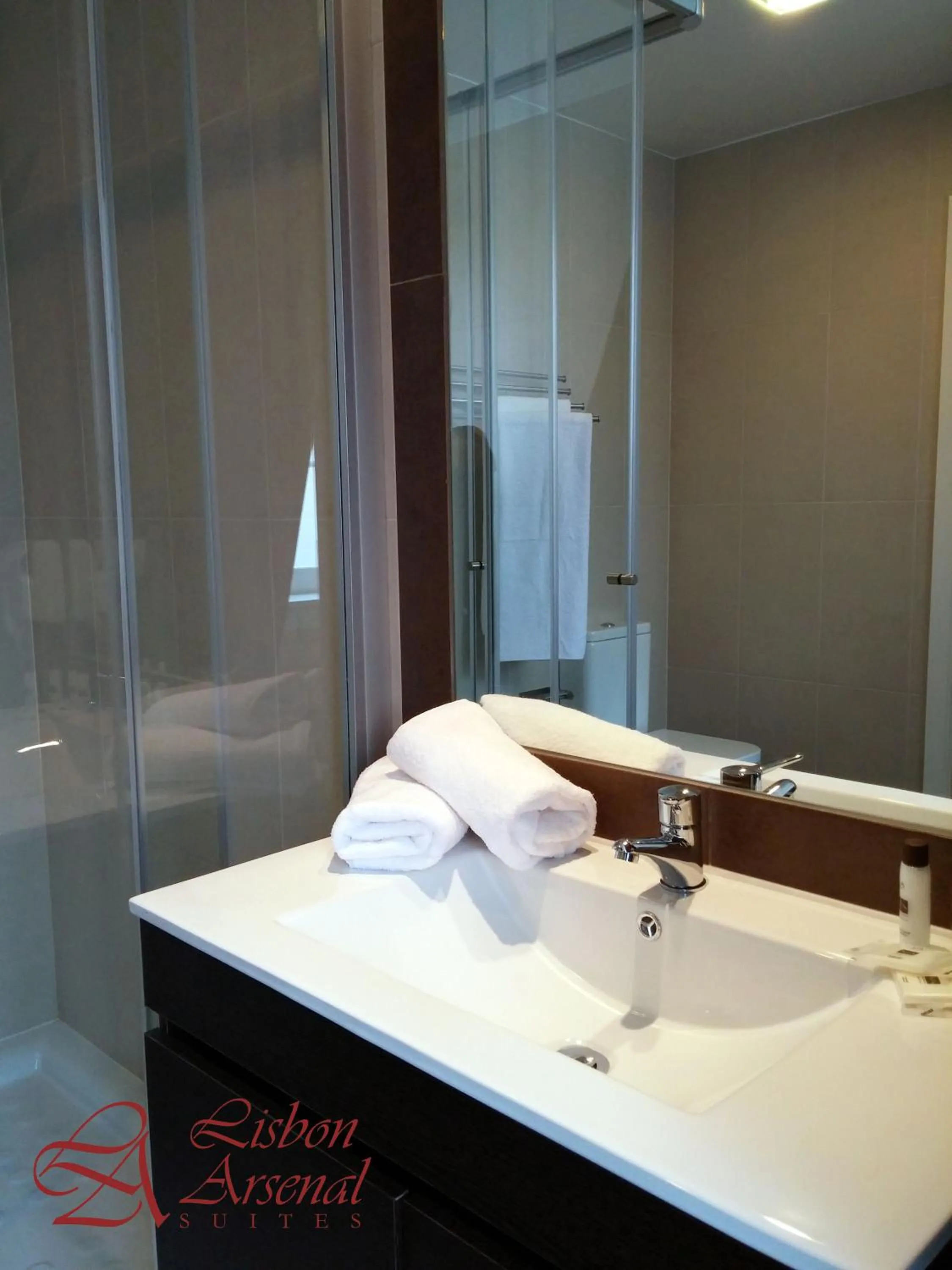 Bathroom in Lisbon Arsenal Suites