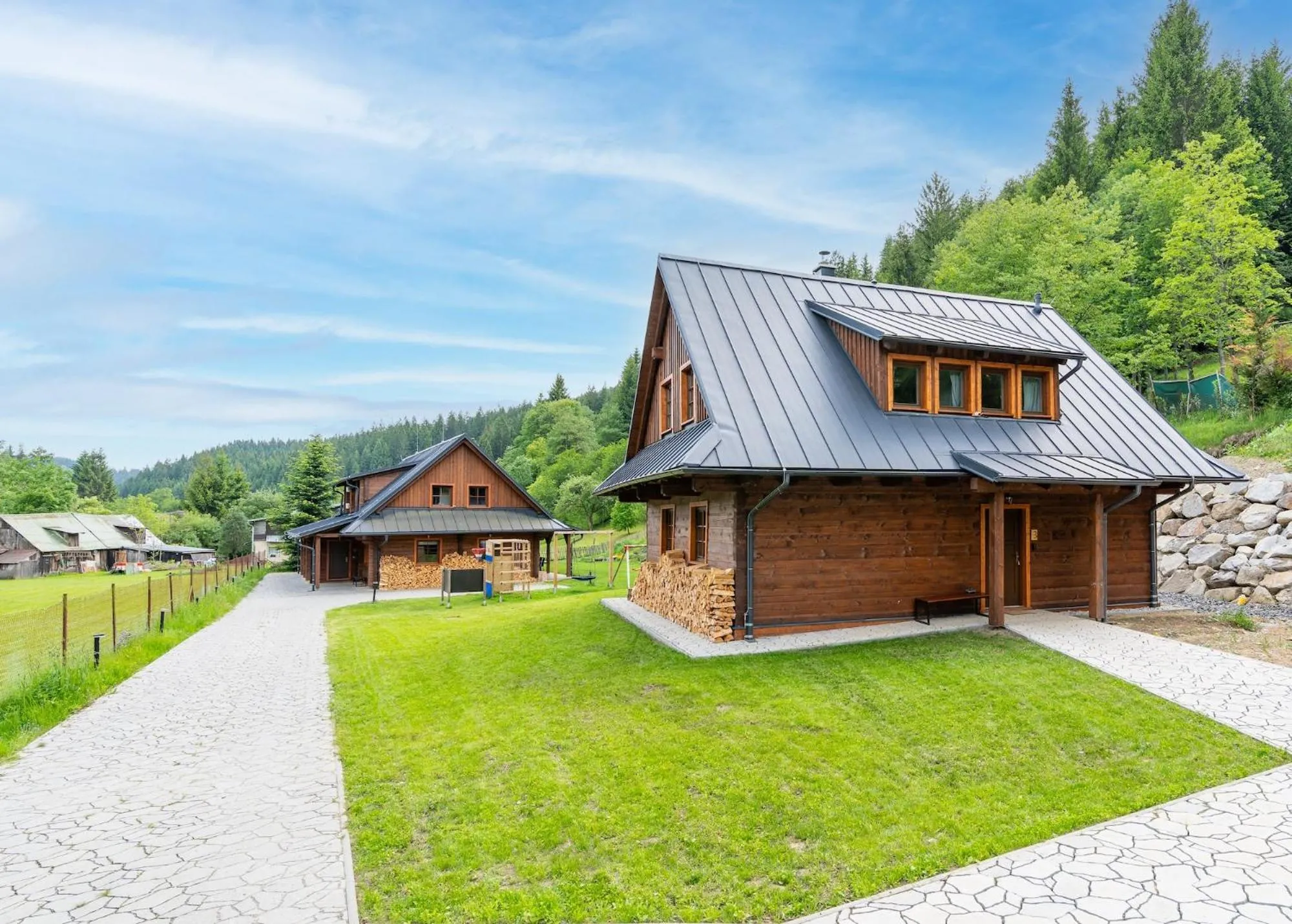 Property building in Dvě chalupy - Velké Karlovice