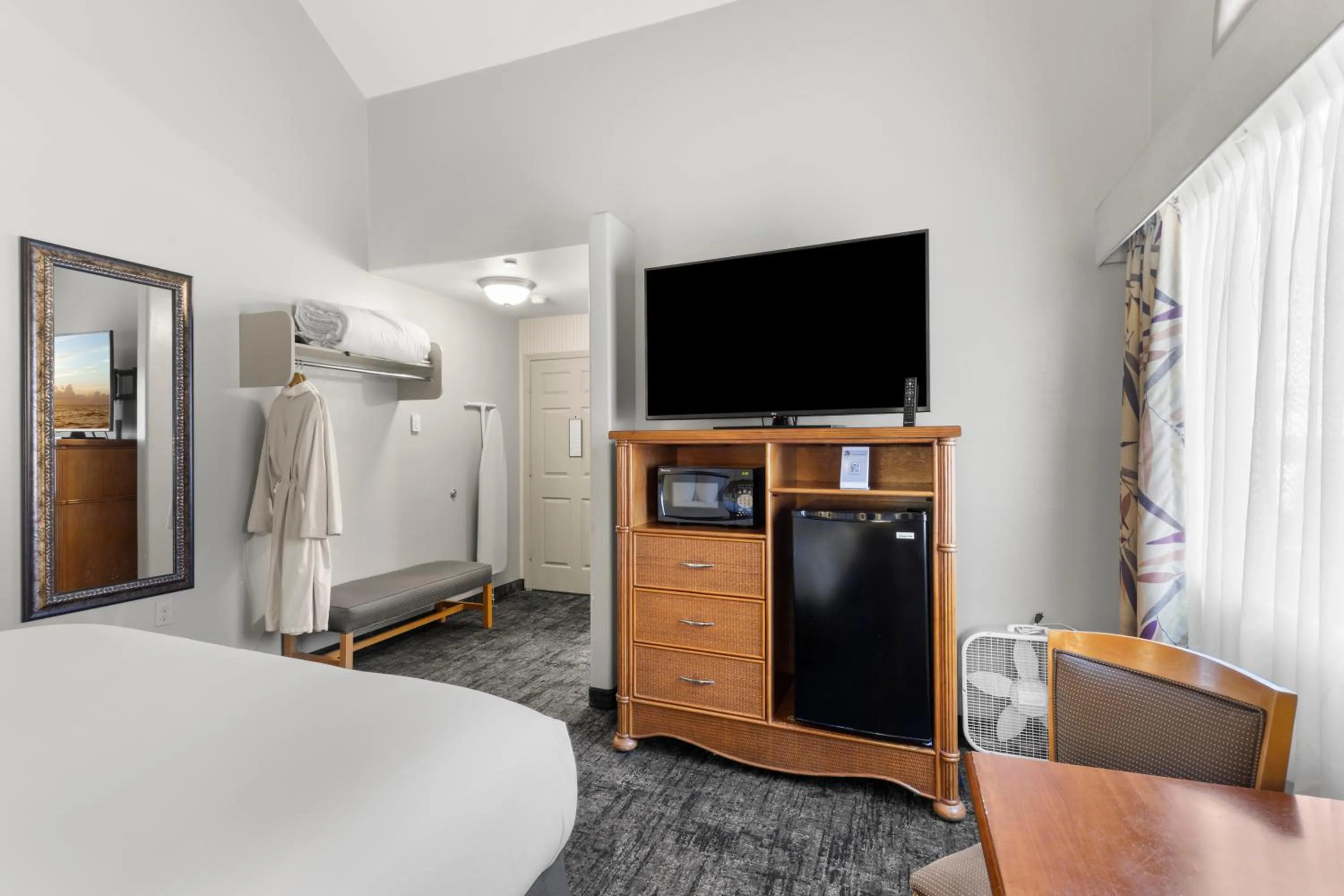 Bed in Surf and Sand Lodge