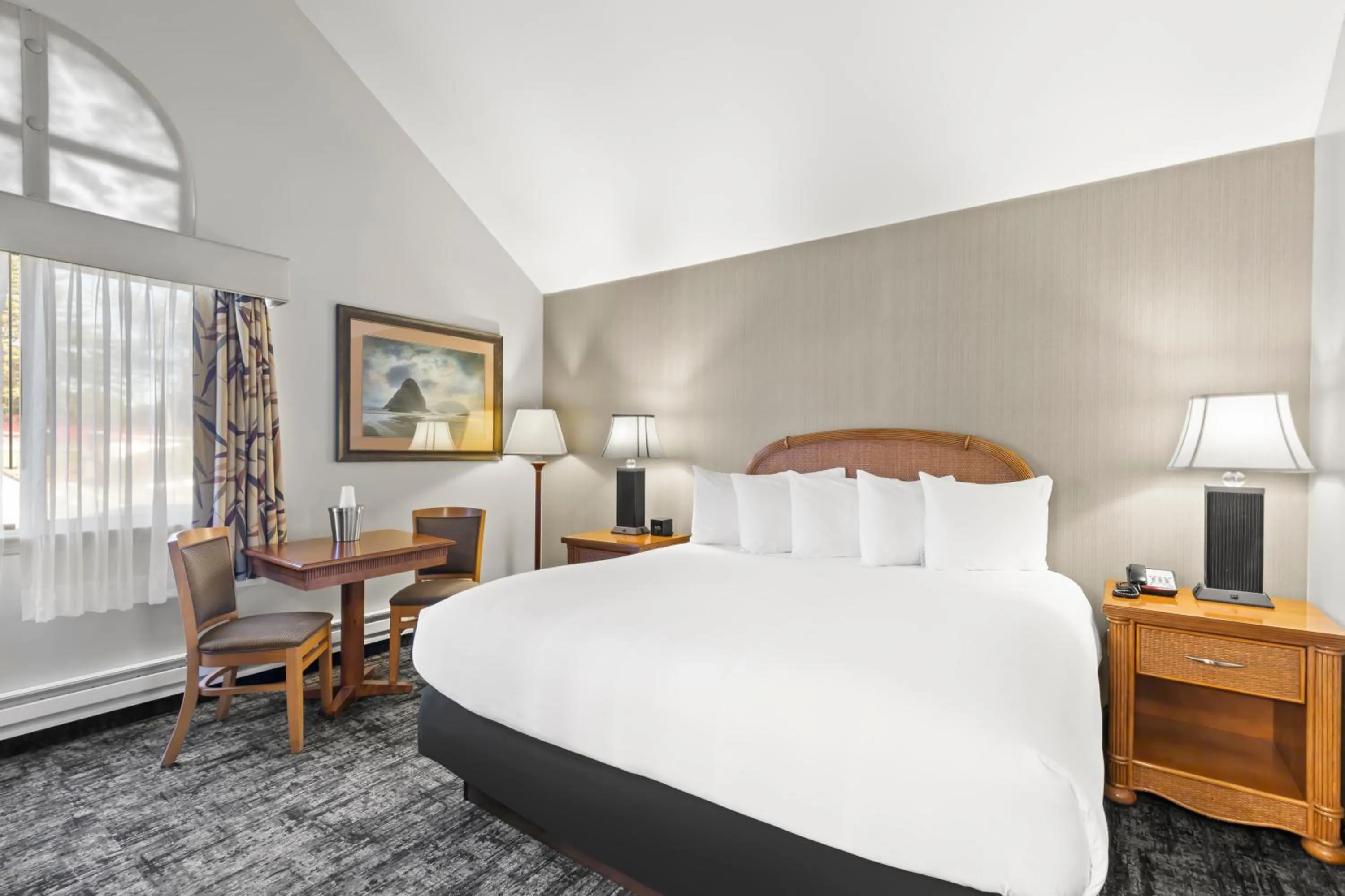 Bed in Surf and Sand Lodge