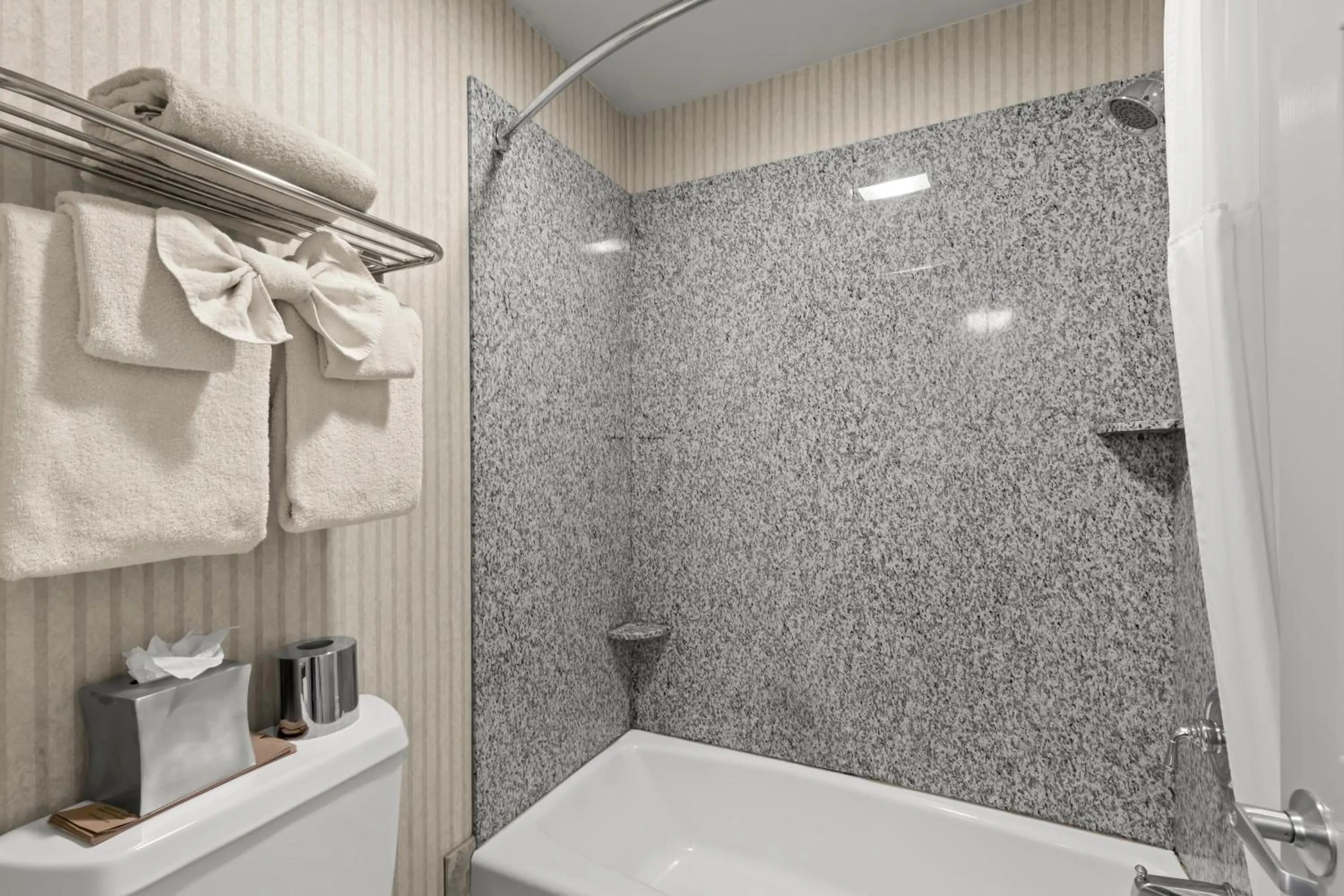 Shower in Surf and Sand Lodge