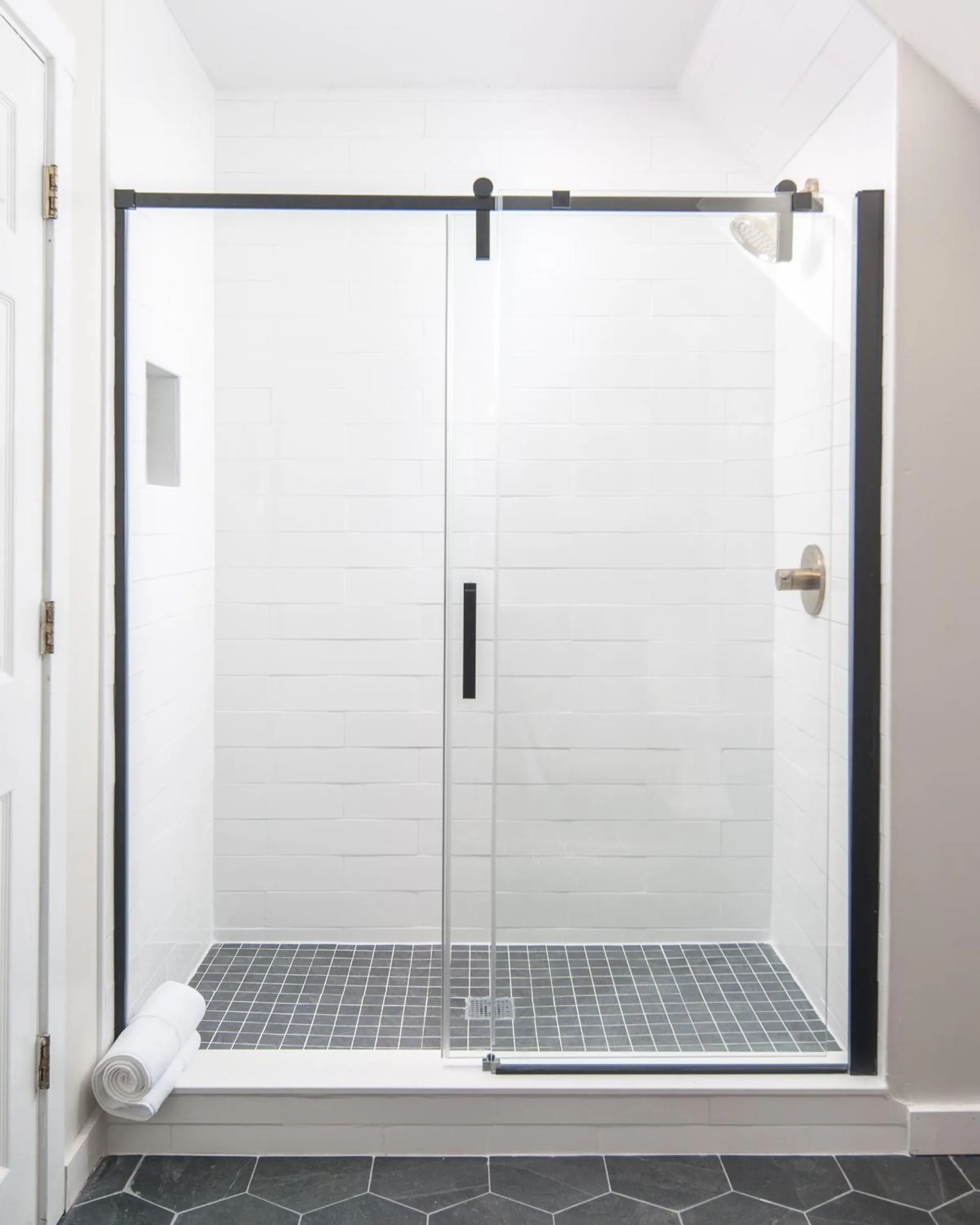 Shower in The Victorian Inn Blowing Rock