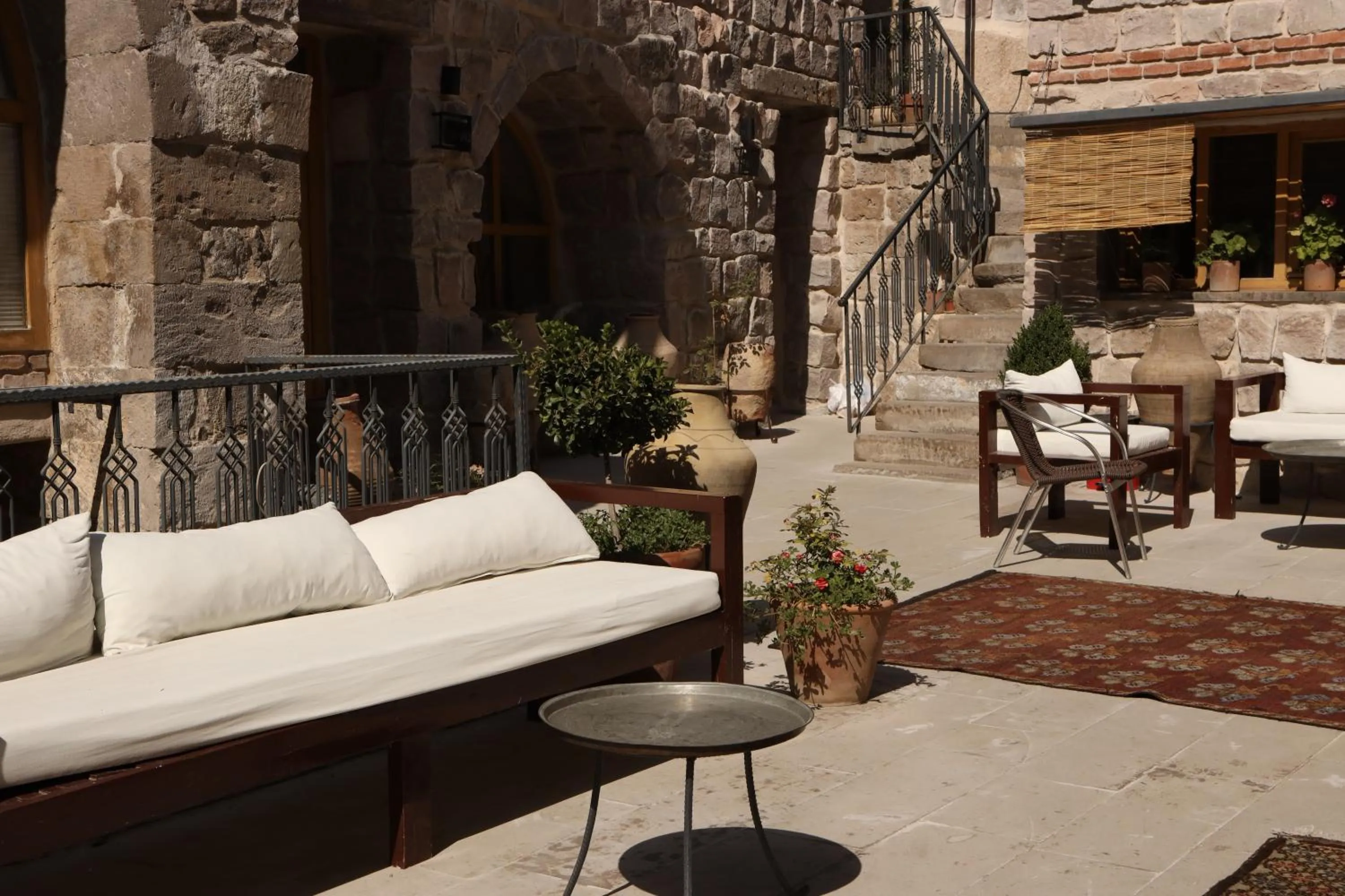 Property building in Pinhan Cave Suites