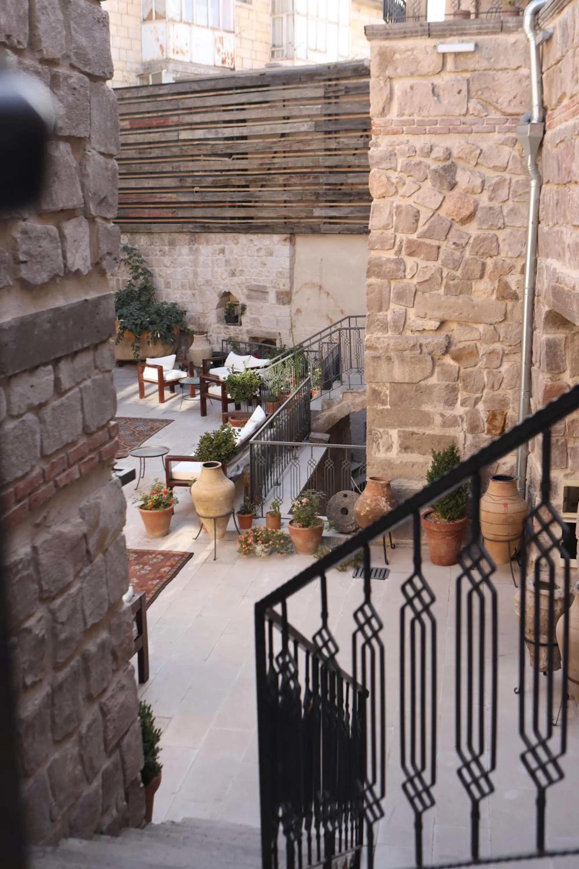 Day in Pinhan Cave Suites