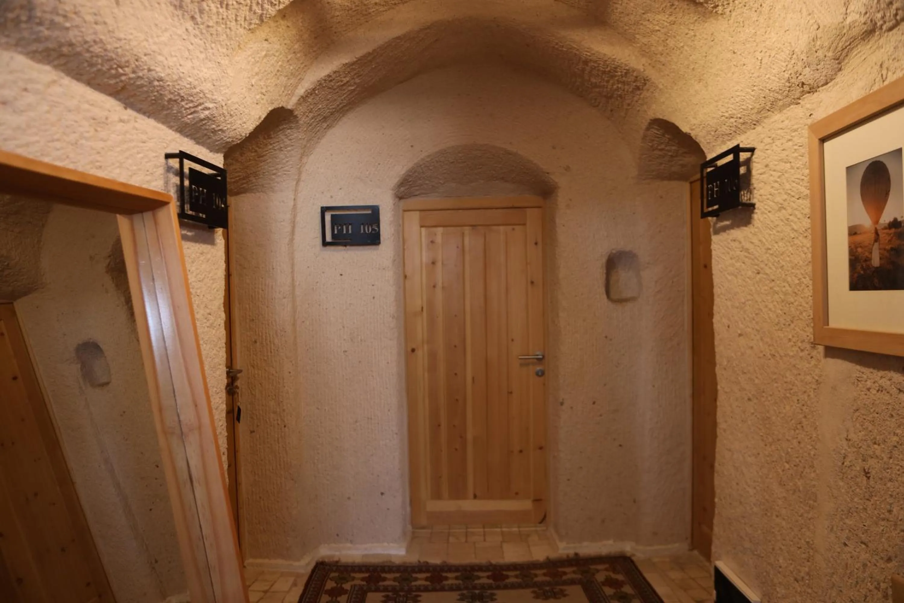 Pinhan Cave Suites