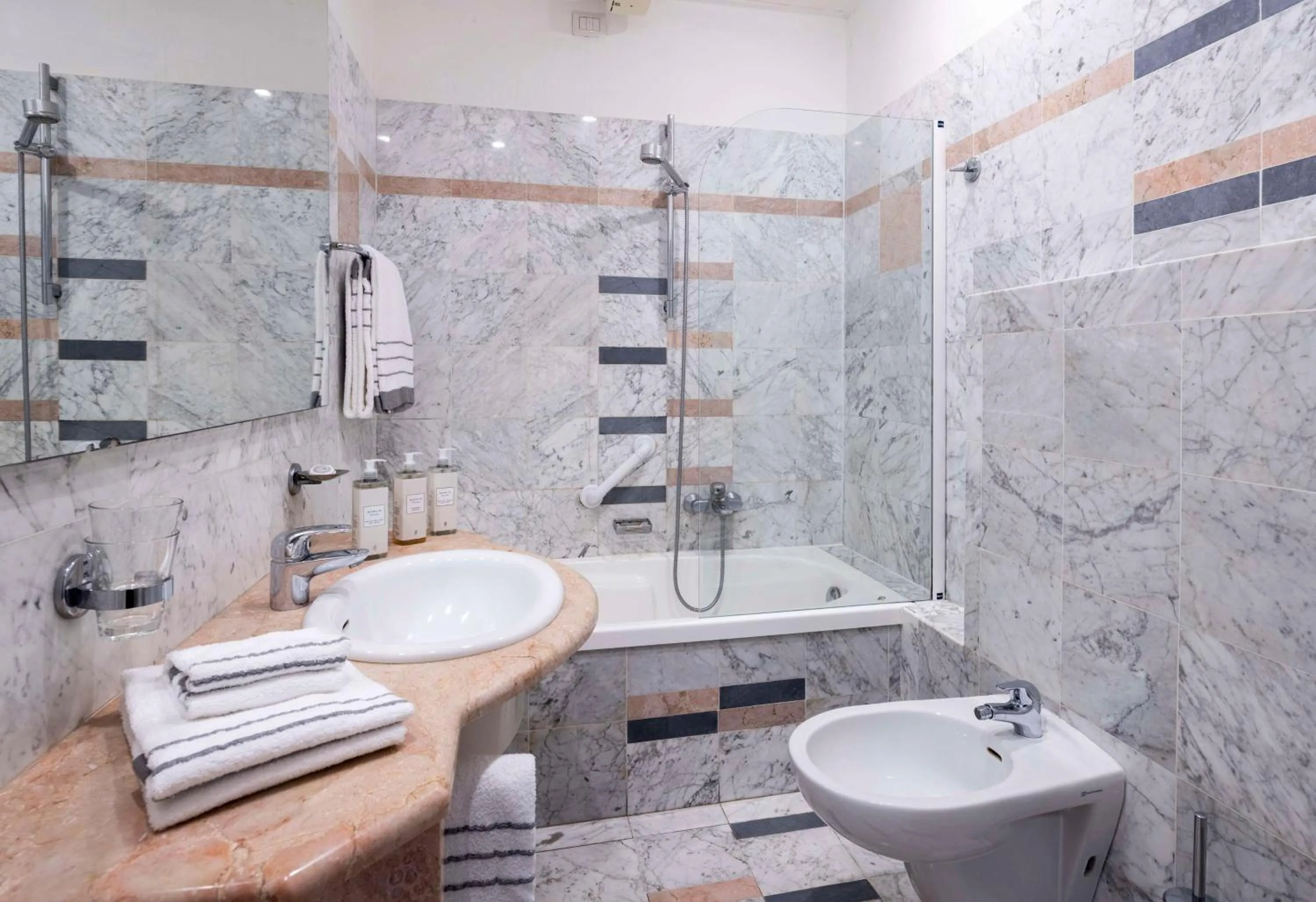 Bathroom in Hotel Shelley e delle Palme, BW Signature Collection