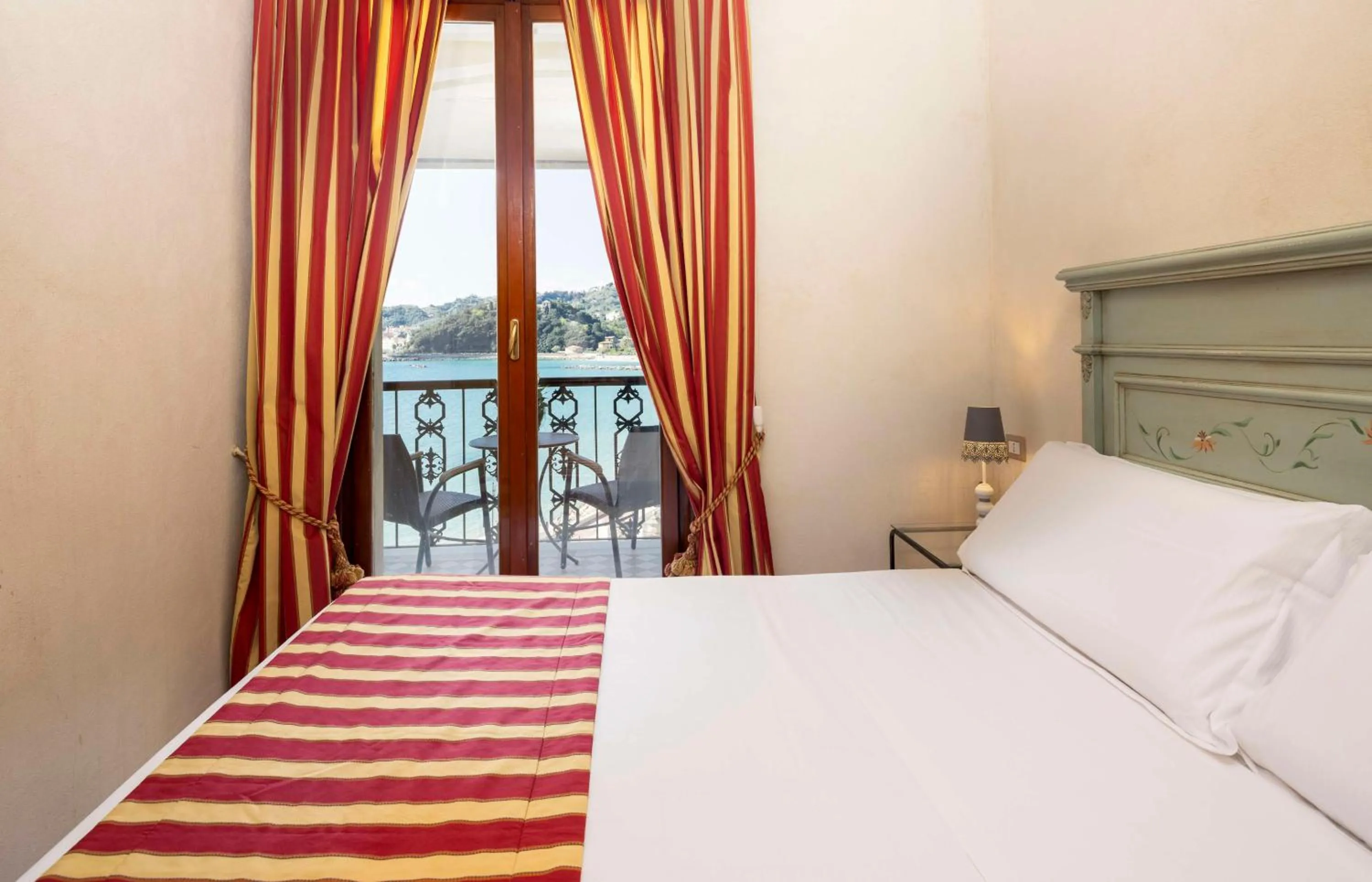 Bedroom, Bed in Hotel Shelley e delle Palme, BW Signature Collection