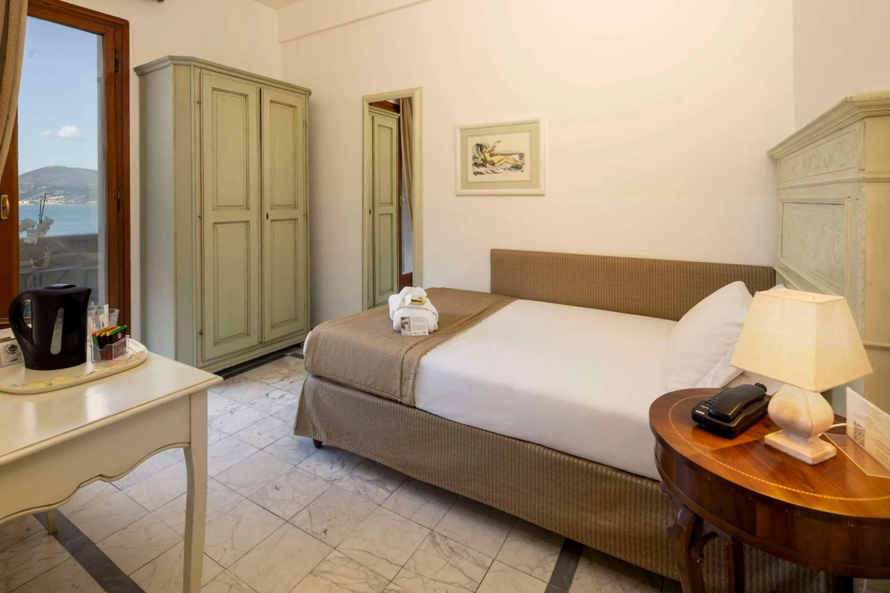 Bedroom, Bed in Hotel Shelley e delle Palme, BW Signature Collection