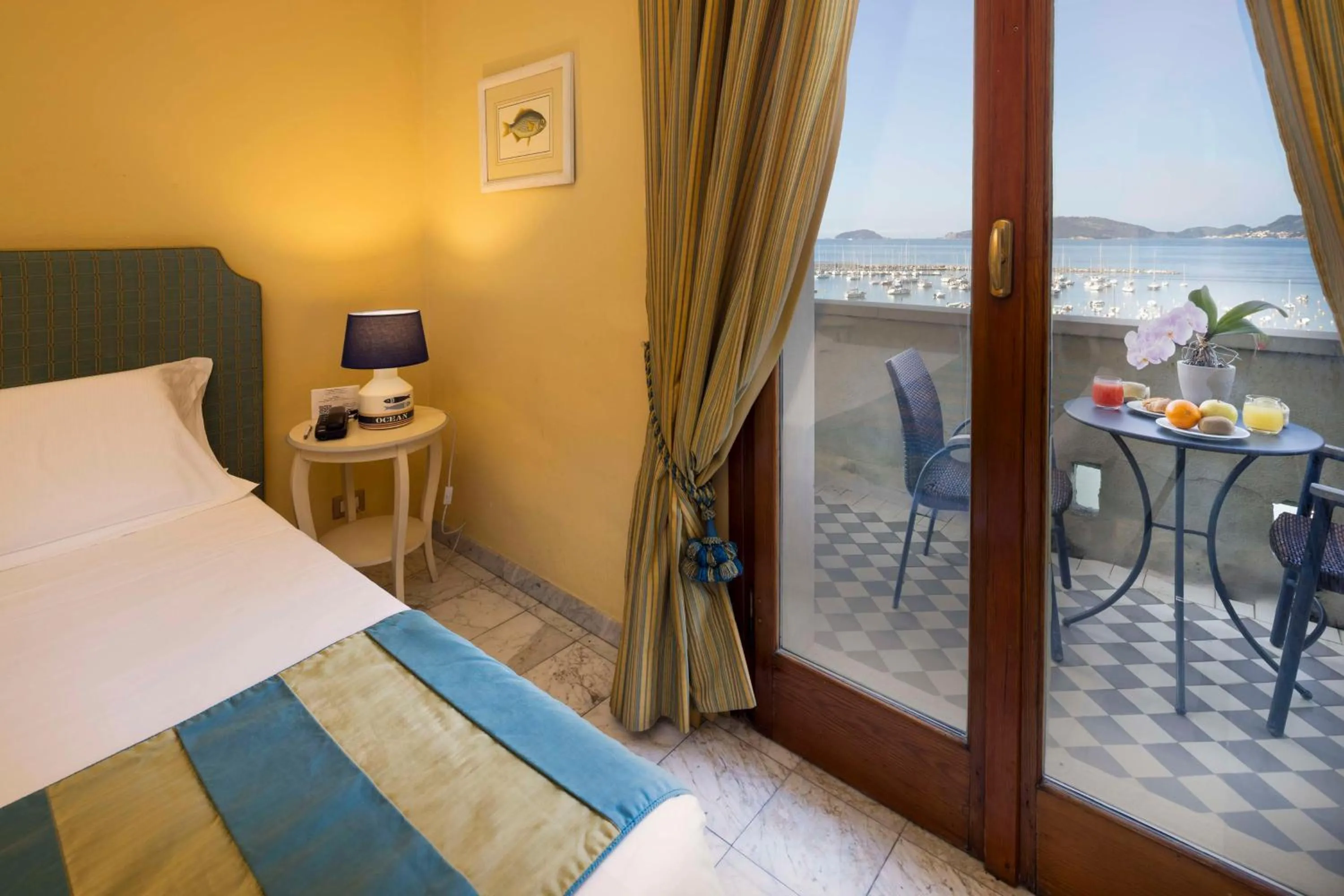 Bedroom, Bed in Hotel Shelley e delle Palme, BW Signature Collection