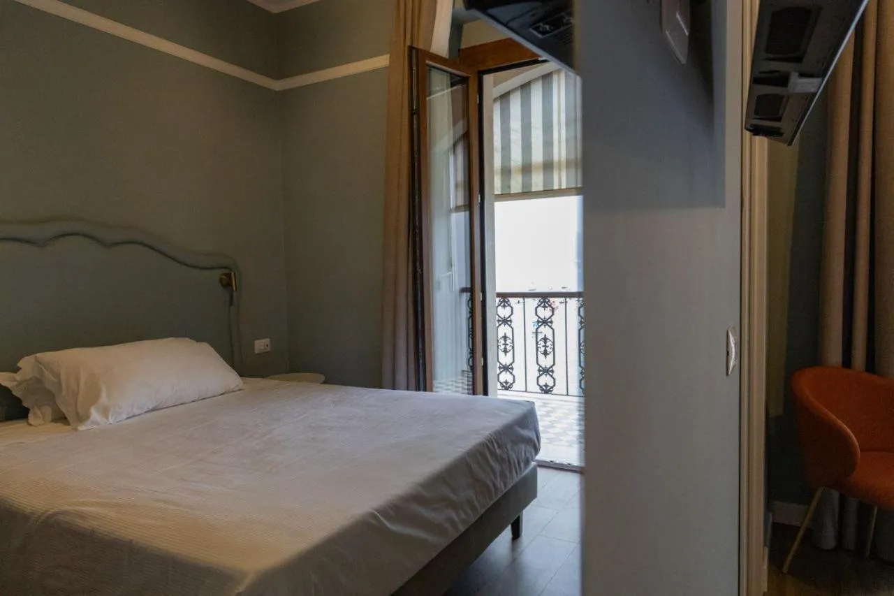 Bedroom, Bed in Hotel Shelley e delle Palme, BW Signature Collection