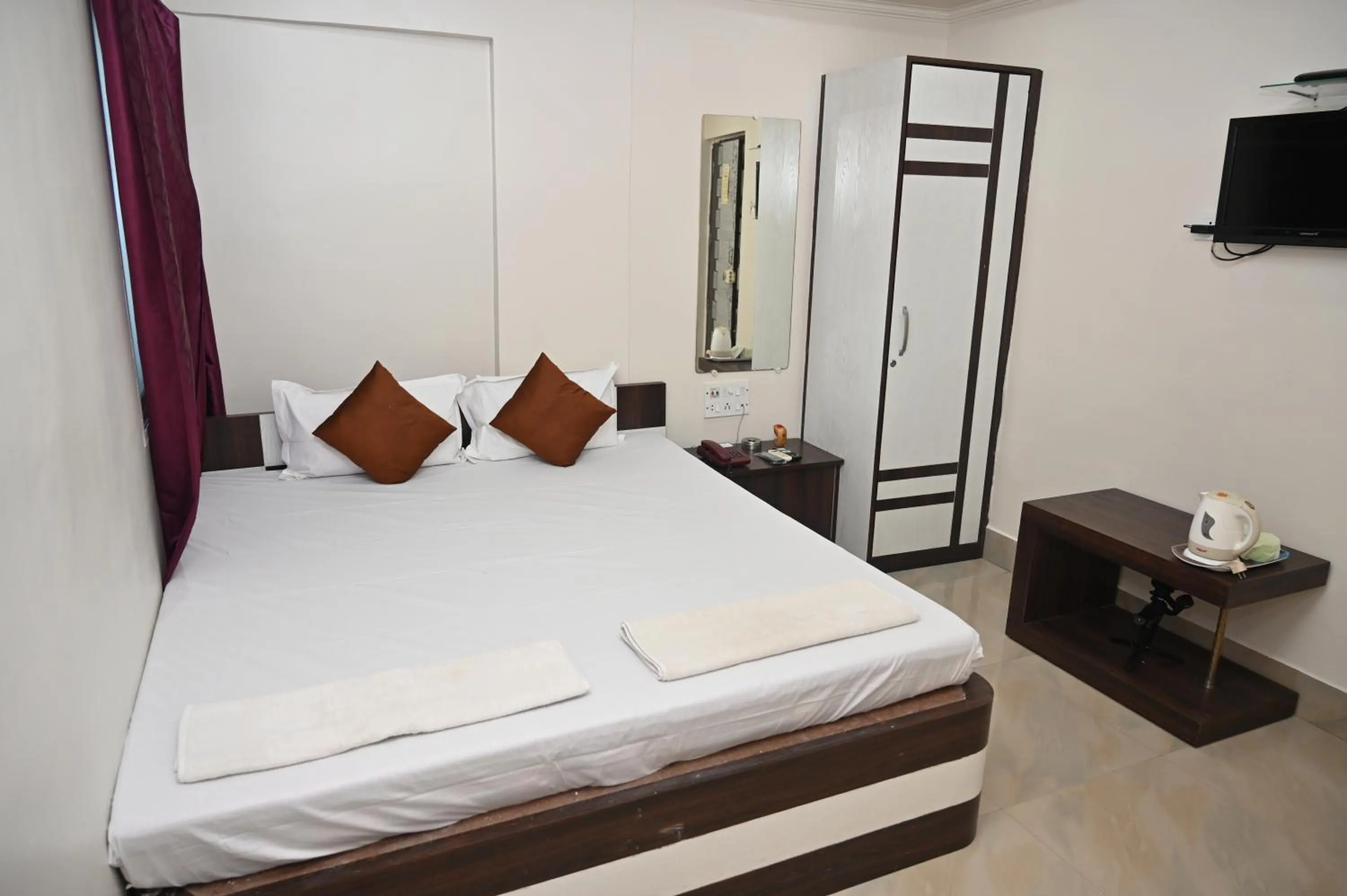 Bedroom, Bed in HOTEL GITANJALI