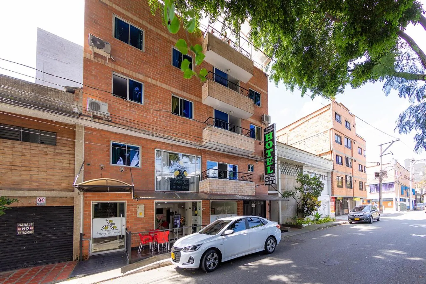 Property building in Hotel Verony San Joaquin