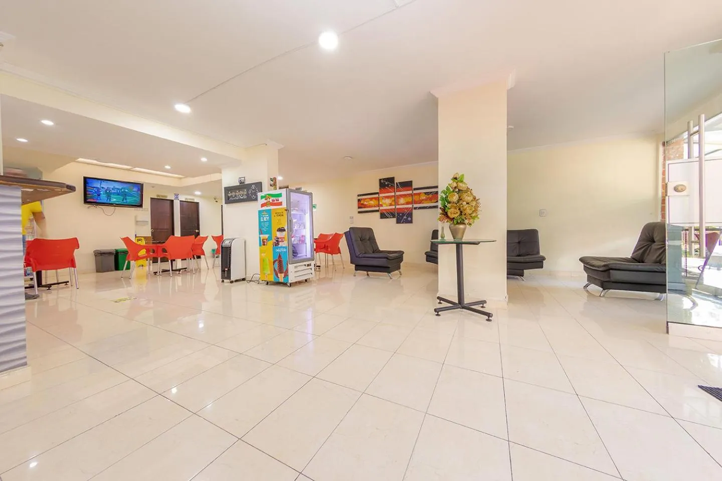 Communal lounge/ TV room in Hotel Verony San Joaquin