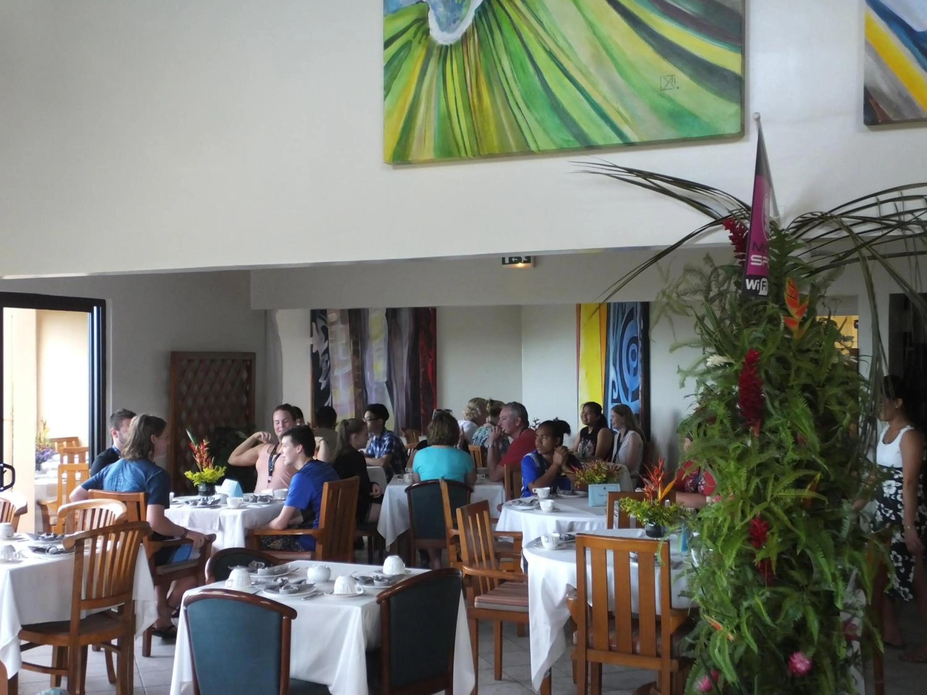 Restaurant/places to eat in Tiki Hôtel - Hôtel d'application du Lycée de Tahiti